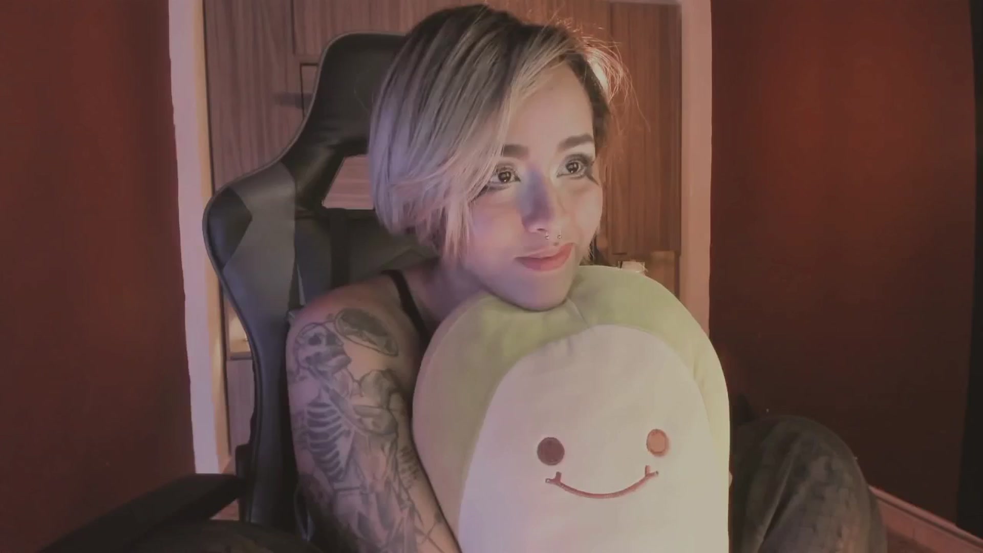 Gallery image thumbnail from AbraxxysRadio's myfreecams stream on, 12/06/2024, 02:10 image 7 of 20