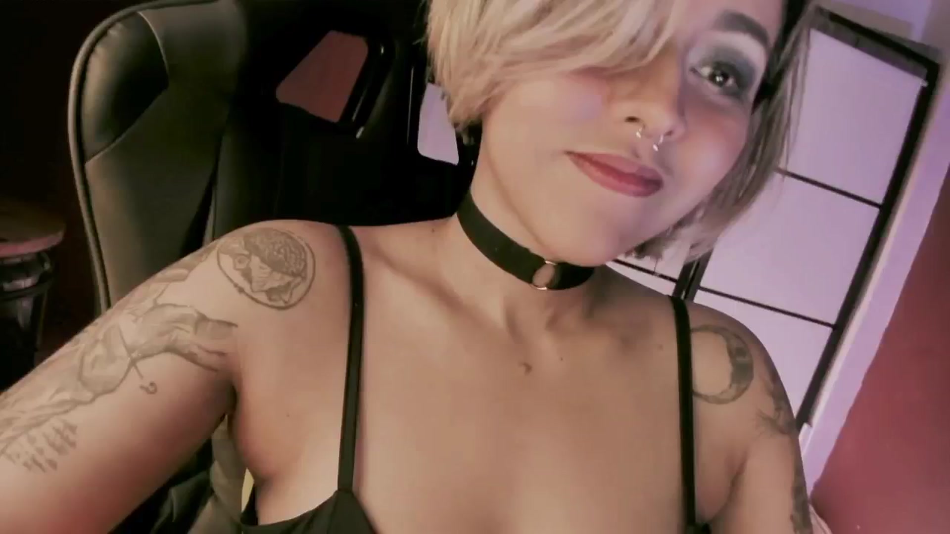 Gallery image thumbnail from AbraxxysRadio's myfreecams stream on, 12/10/2024, 24:36 image 16 of 20