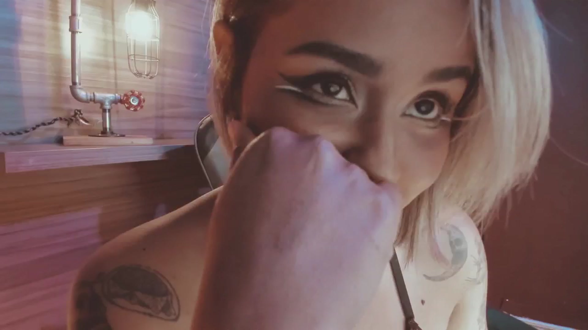 Gallery image thumbnail from AbraxxysRadio's myfreecams stream on, 12/11/2024, 24:44 image 14 of 20