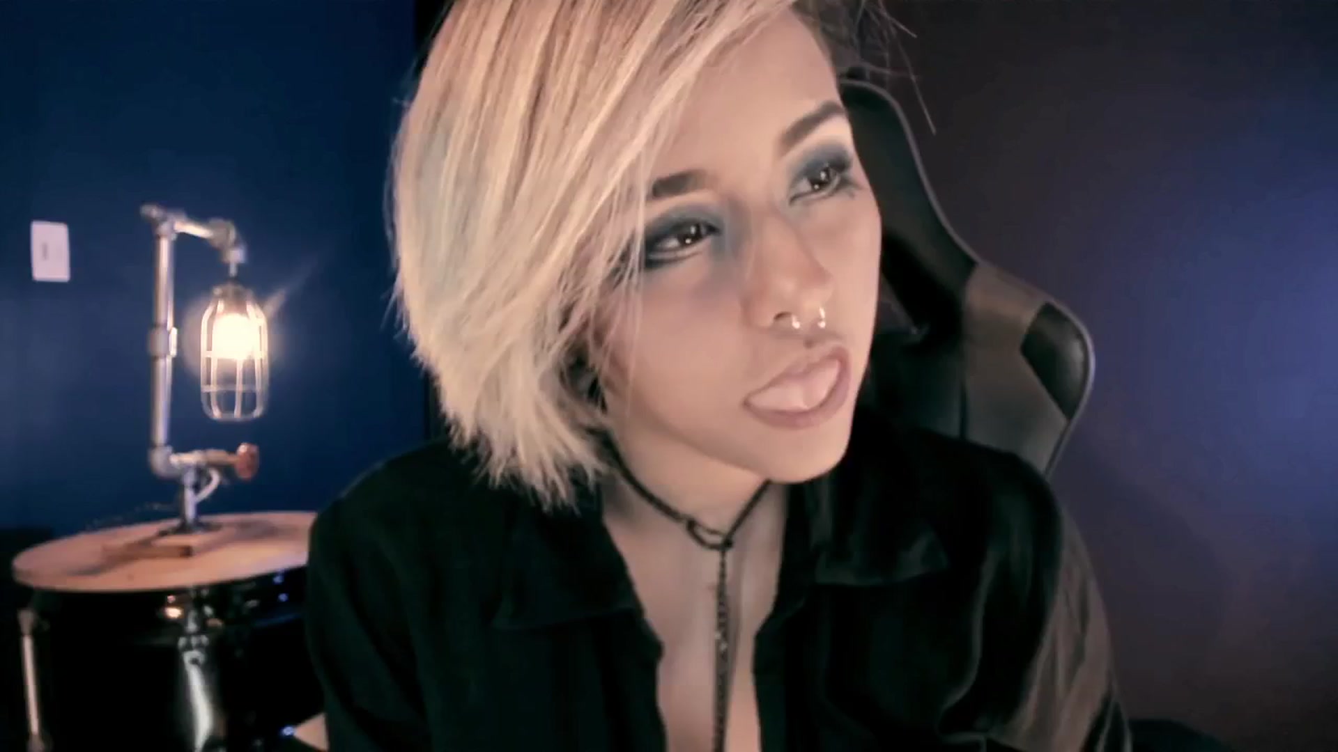 Gallery image thumbnail from AbraxxysRadio's myfreecams stream on, 12/12/2024, 24:09 image 1 of 20
