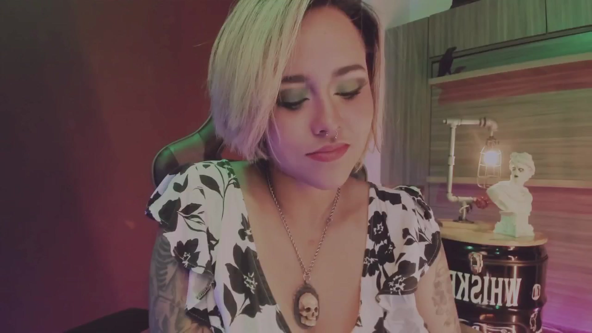 Gallery image thumbnail from AbraxxysRadio's myfreecams stream on, 12/14/2024, 24:27 image 19 of 20