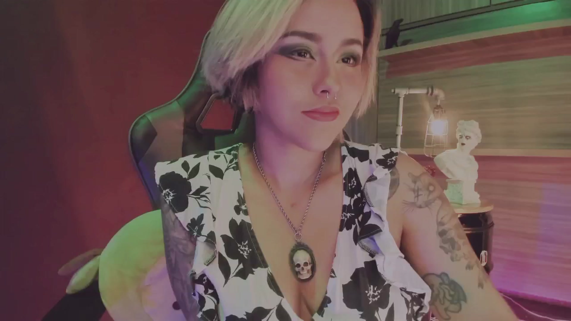 Gallery image thumbnail from AbraxxysRadio's myfreecams stream on, 12/14/2024, 24:27 image 2 of 20