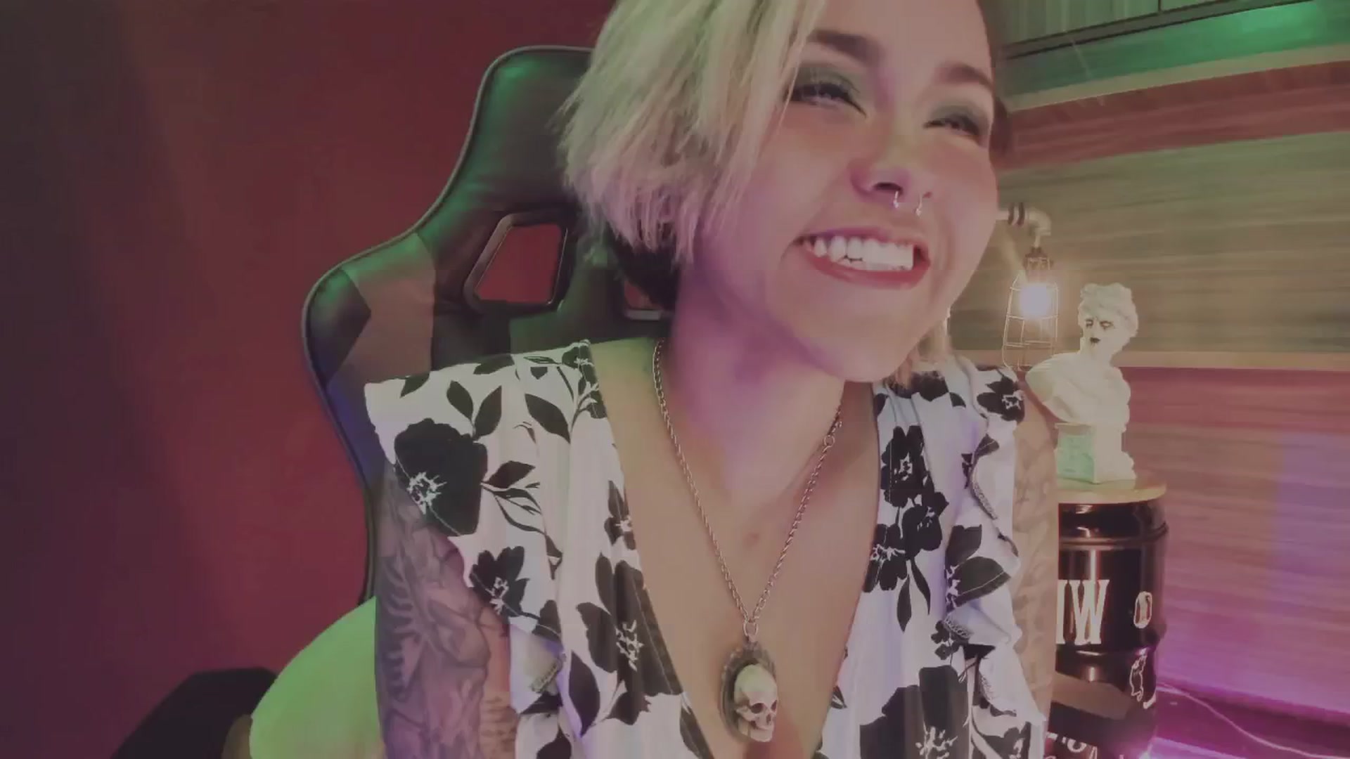Gallery image thumbnail from AbraxxysRadio's myfreecams stream on, 12/14/2024, 24:27 image 4 of 20