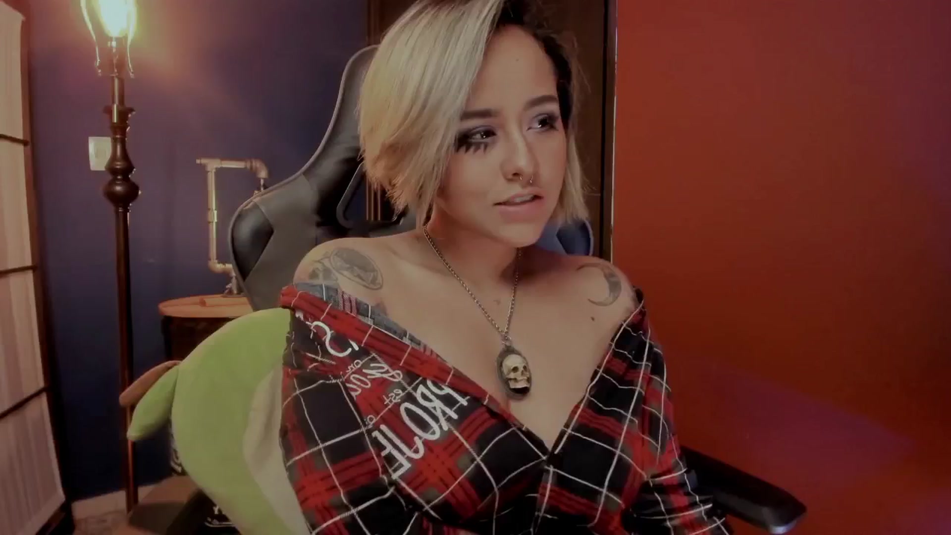 Gallery image thumbnail from AbraxxysRadio's myfreecams stream on, 12/17/2024, 02:05 image 3 of 20