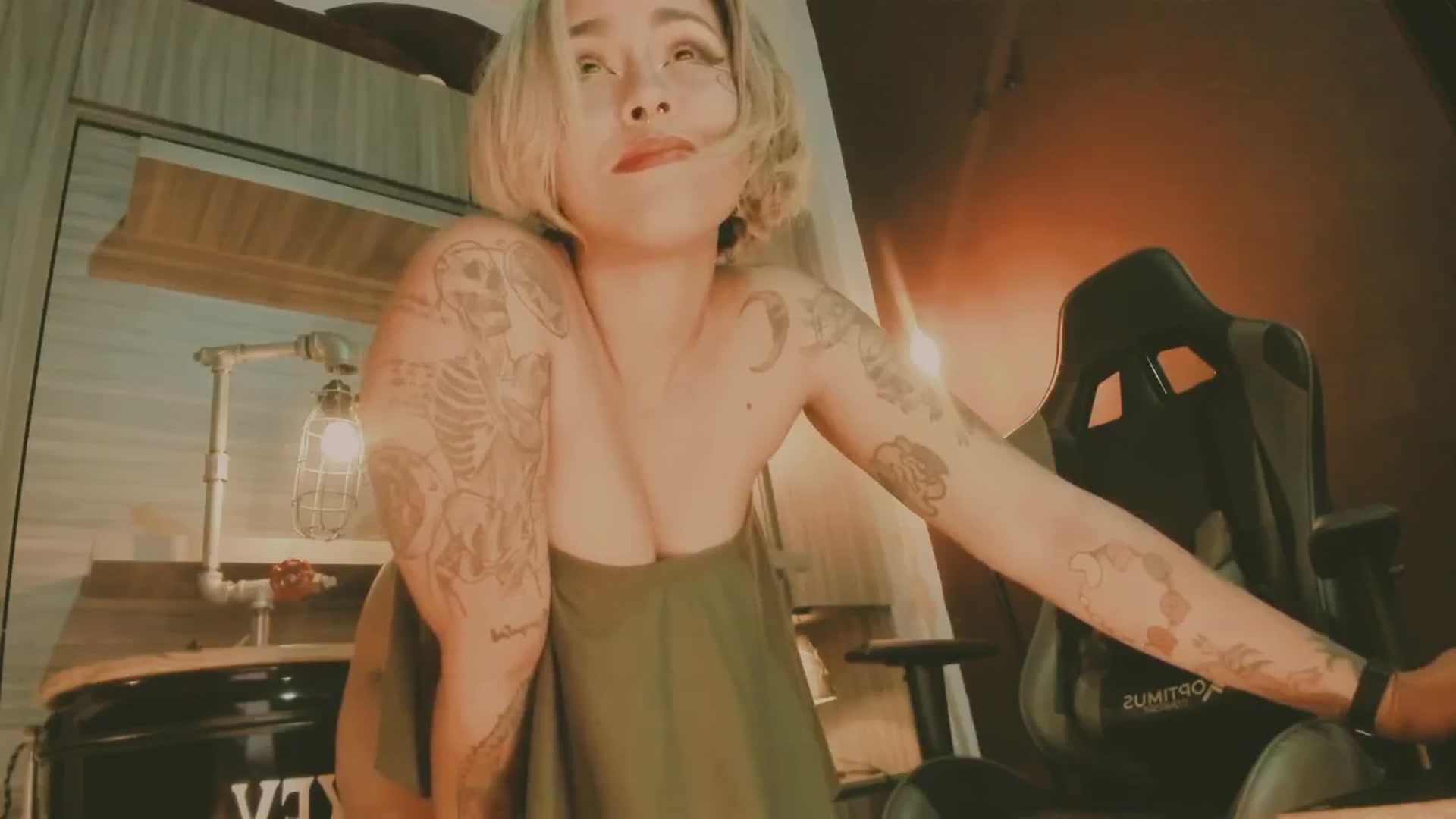 Gallery image thumbnail from AbraxxysRadio's myfreecams stream on, 12/20/2024, 01:00 image 17 of 20