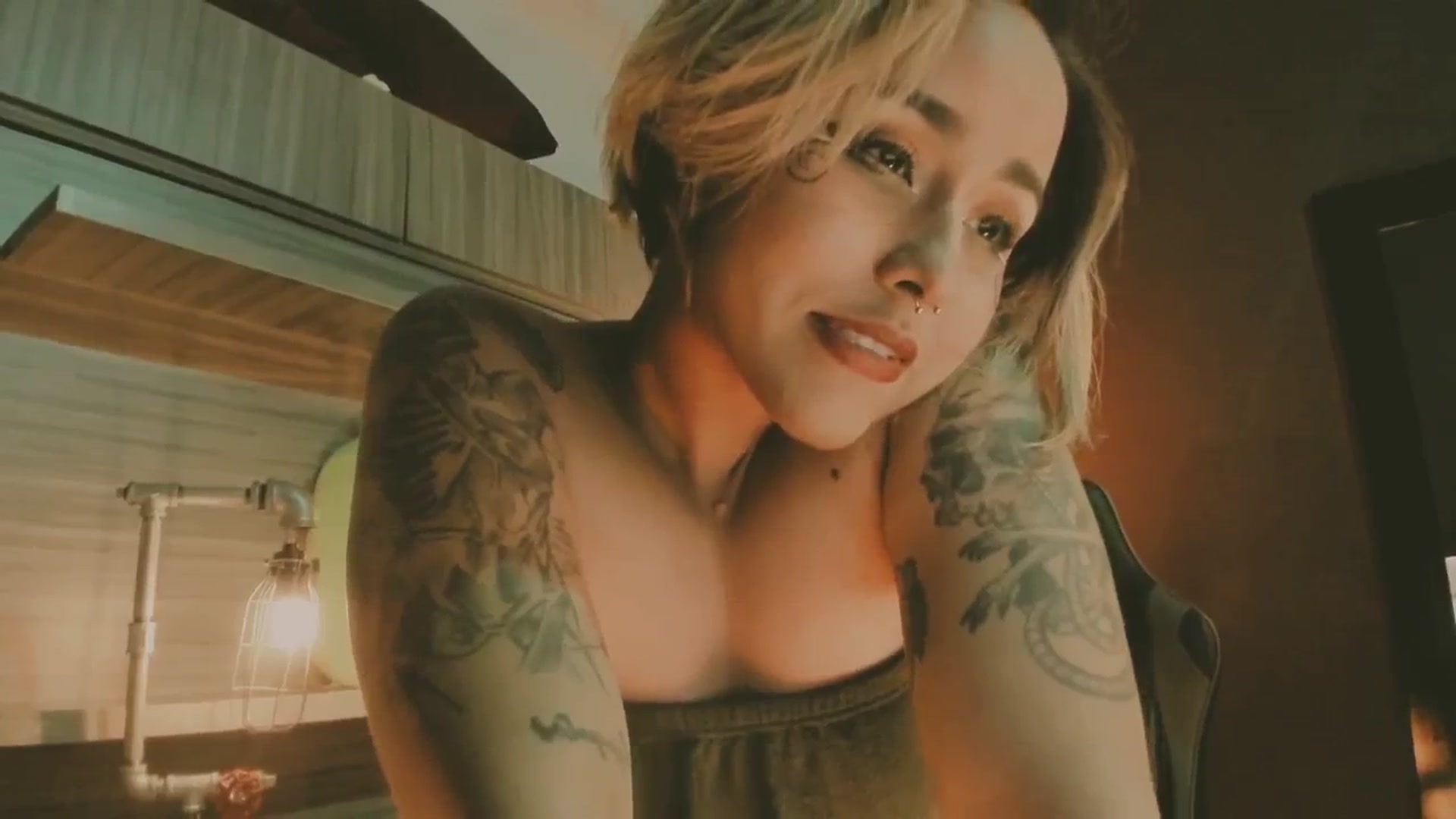 Gallery image thumbnail from AbraxxysRadio's myfreecams stream on, 12/20/2024, 01:00 image 19 of 20