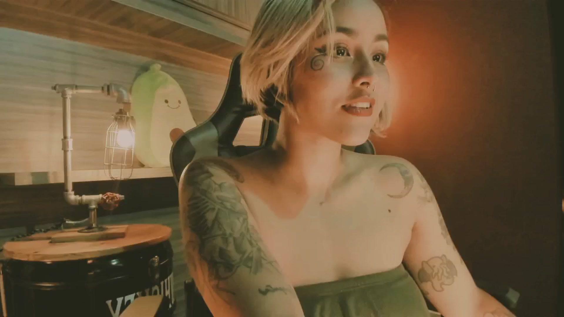Gallery image thumbnail from AbraxxysRadio's myfreecams stream on, 12/20/2024, 02:15 image 6 of 20