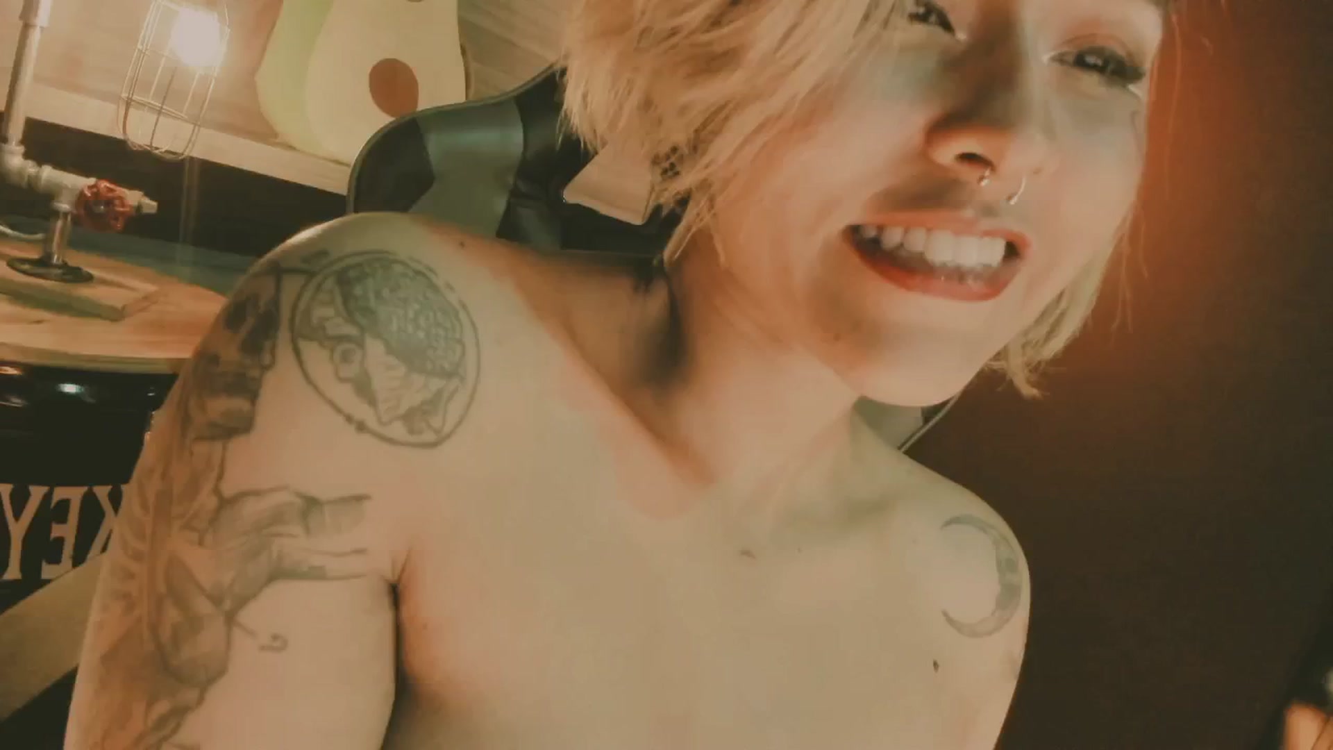 Gallery image thumbnail from AbraxxysRadio's myfreecams stream on, 12/20/2024, 02:15 image 2 of 20