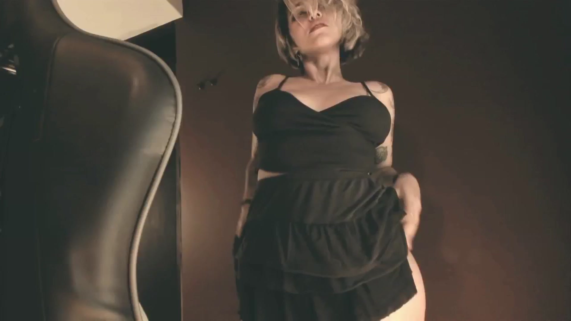 Gallery image thumbnail from AbraxxysRadio's myfreecams stream on, 12/20/2024, 23:47 image 12 of 20