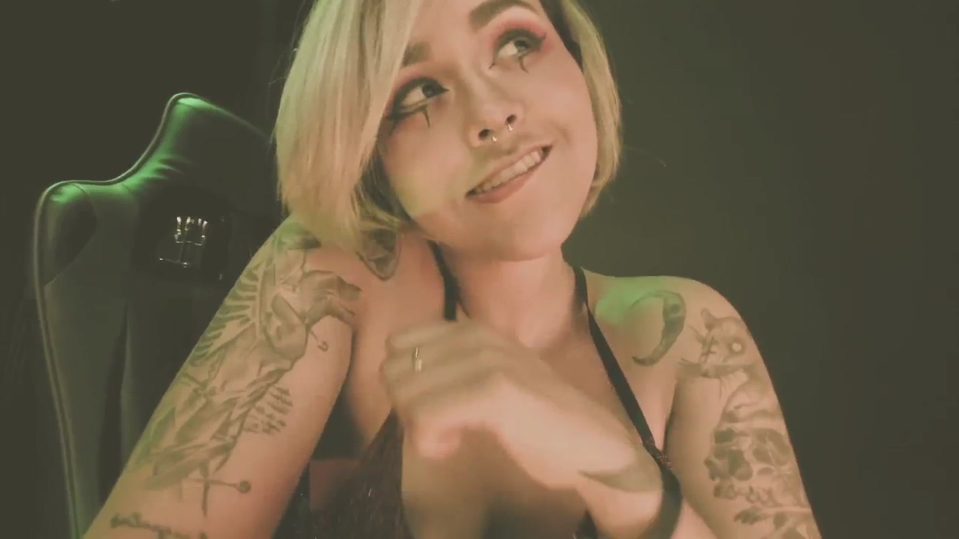 Gallery image thumbnail from AbraxxysRadio's myfreecams stream on, 12/24/2024, 21:53 image 17 of 20