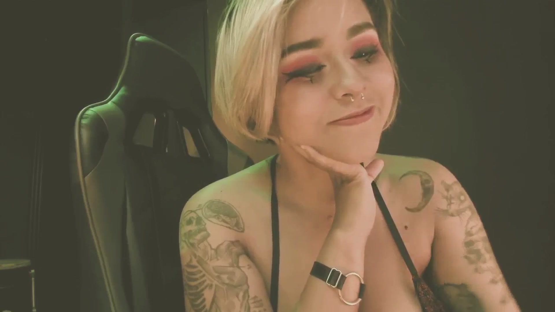 Gallery image thumbnail from AbraxxysRadio's myfreecams stream on, 12/24/2024, 22:48 image 4 of 20