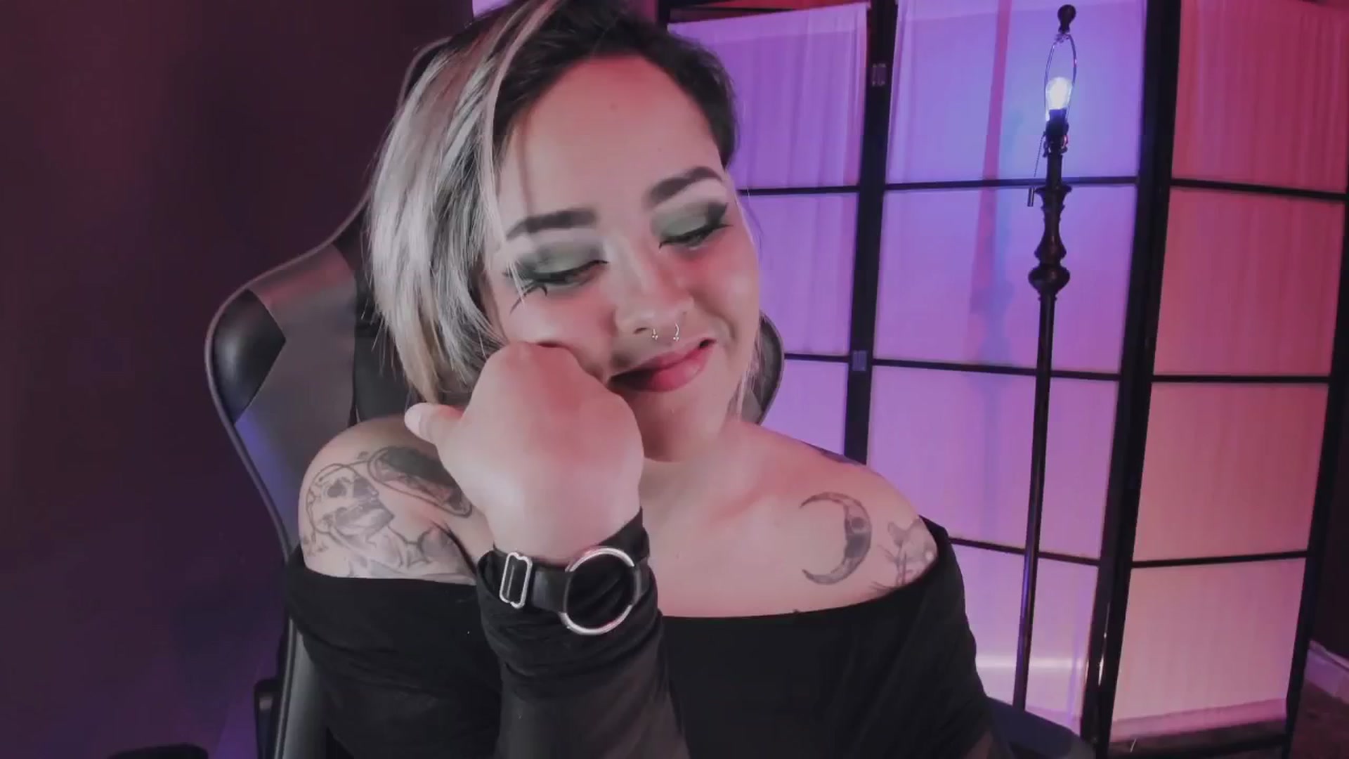 Gallery image thumbnail from AbraxxysRadio's myfreecams stream on, 12/27/2024, 24:02 image 1 of 20