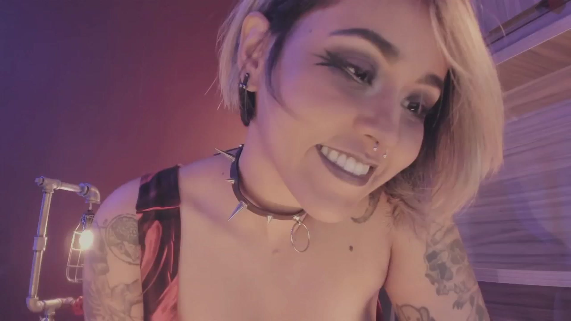 Gallery image thumbnail from AbraxxysRadio's myfreecams stream on, 12/28/2024, 24:13 image 10 of 20