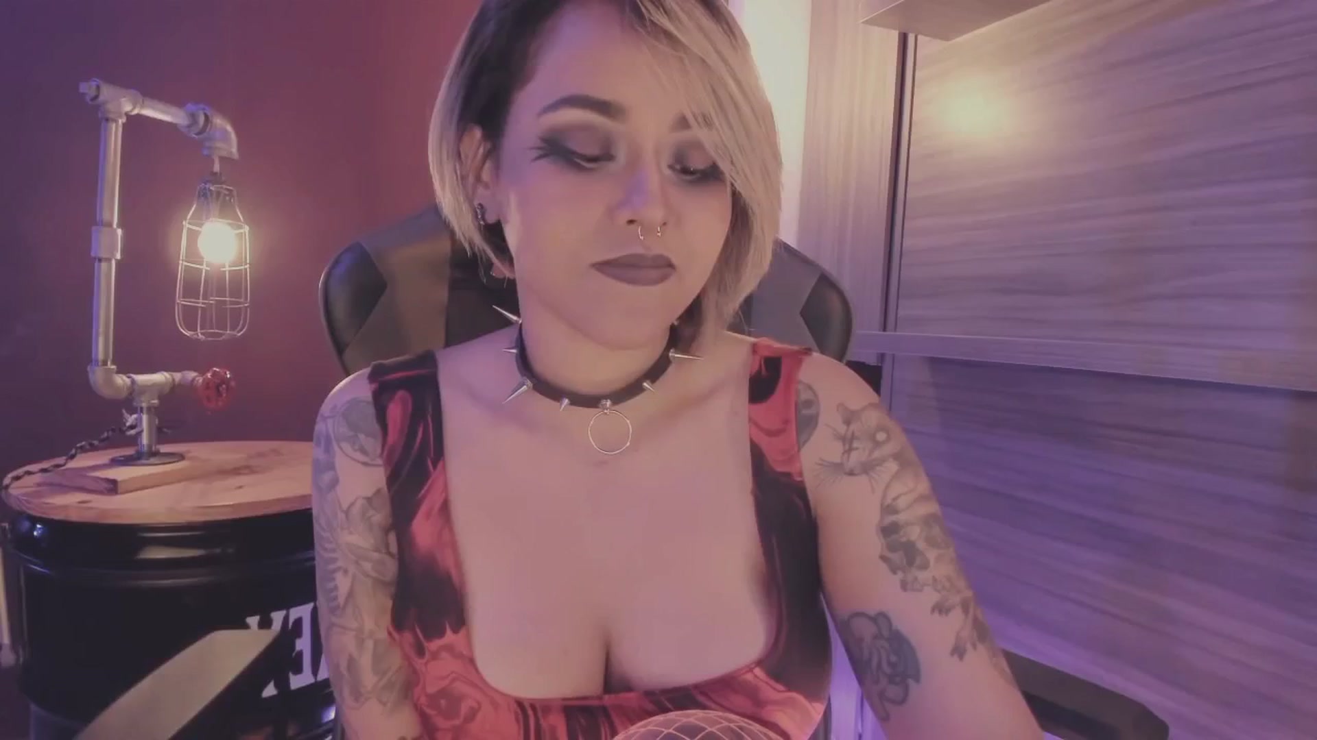 Gallery image thumbnail from AbraxxysRadio's myfreecams stream on, 12/28/2024, 24:56 image 5 of 20