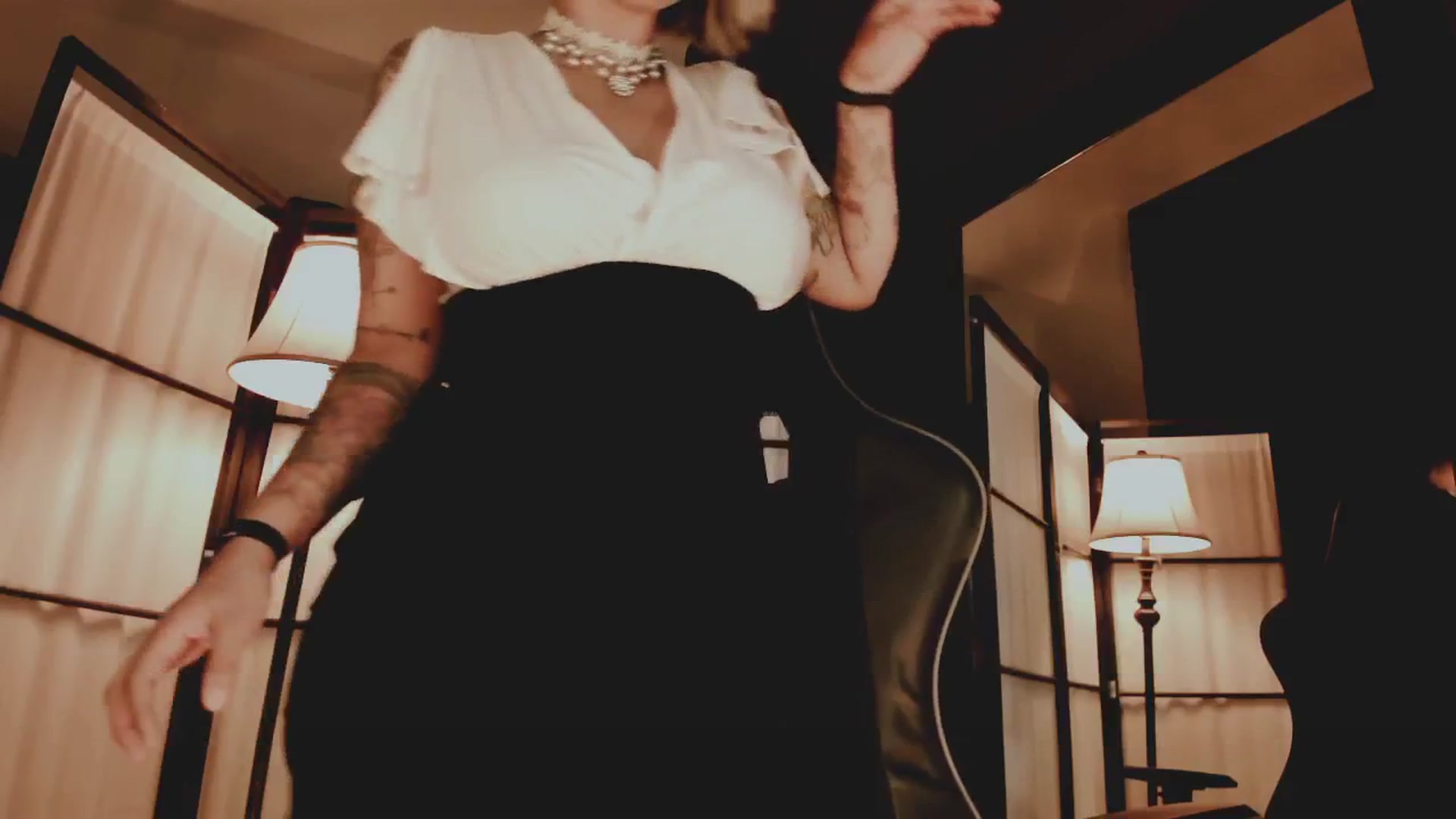 Gallery image thumbnail from AbraxxysRadio's myfreecams stream on, 12/31/2024, 21:40 image 3 of 20