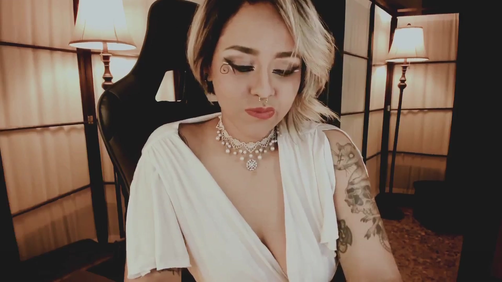Gallery image thumbnail from AbraxxysRadio's myfreecams stream on, 12/31/2024, 21:40 image 12 of 20