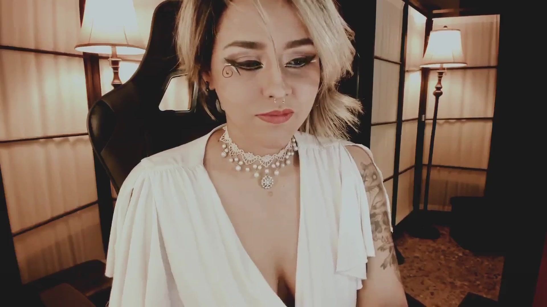 Gallery image thumbnail from AbraxxysRadio's myfreecams stream on, 12/31/2024, 21:40 image 14 of 20