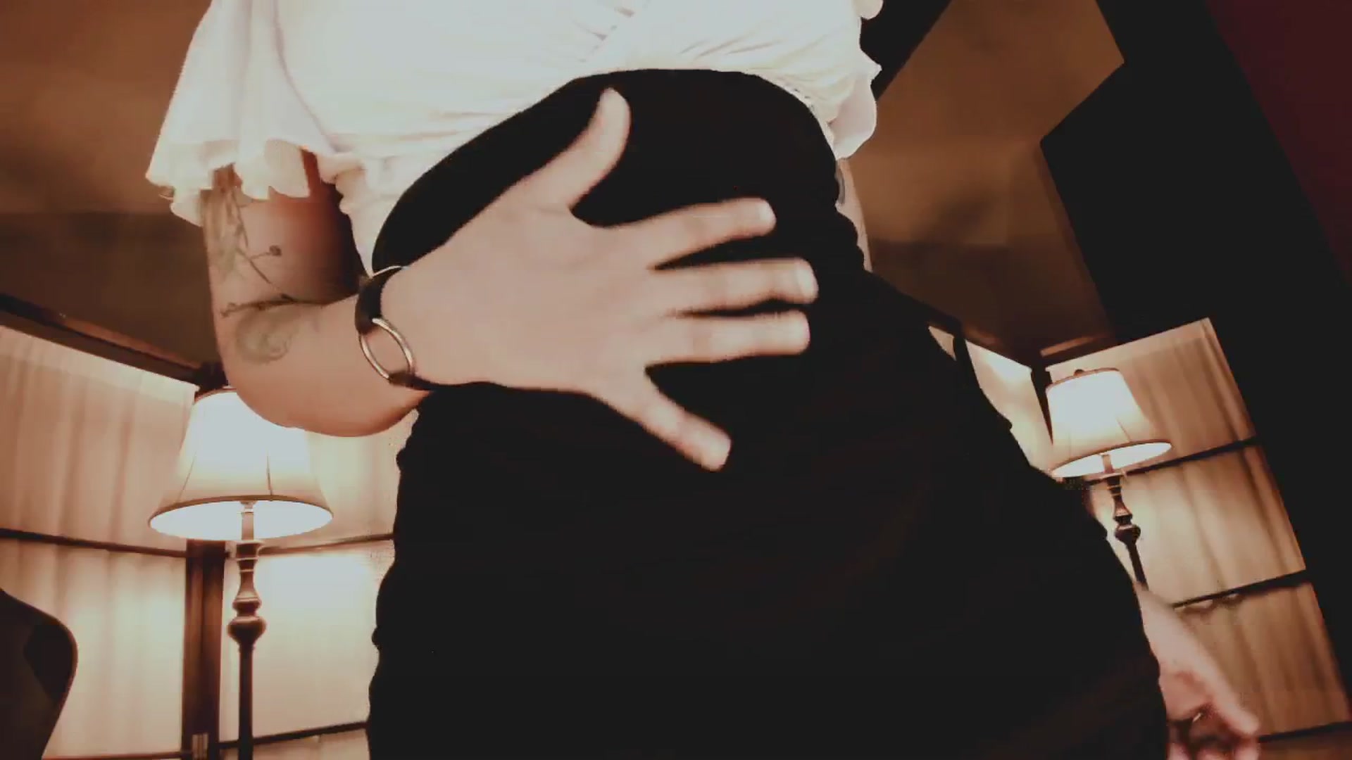 Gallery image thumbnail from AbraxxysRadio's myfreecams stream on, 12/31/2024, 22:21 image 13 of 20