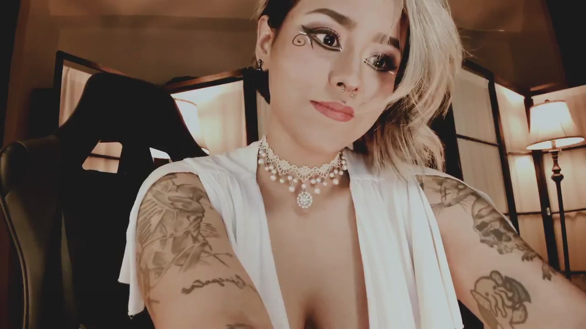 Gallery image thumbnail from AbraxxysRadio's myfreecams stream on, 12/31/2024, 22:21 image 20 of 20