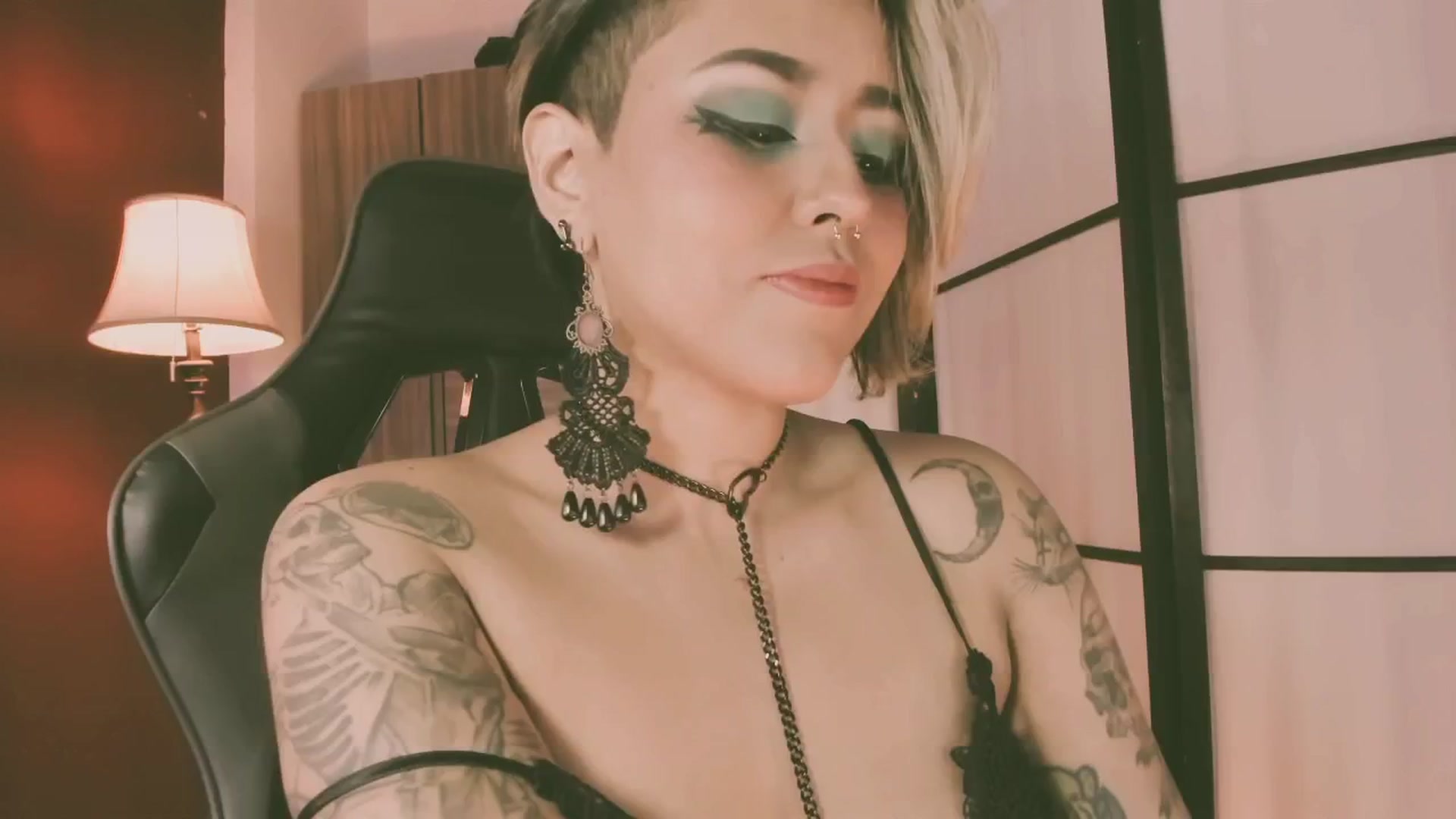 Gallery image thumbnail from AbraxxysRadio's myfreecams stream on, 01/13/2025, 23:44 image 19 of 20