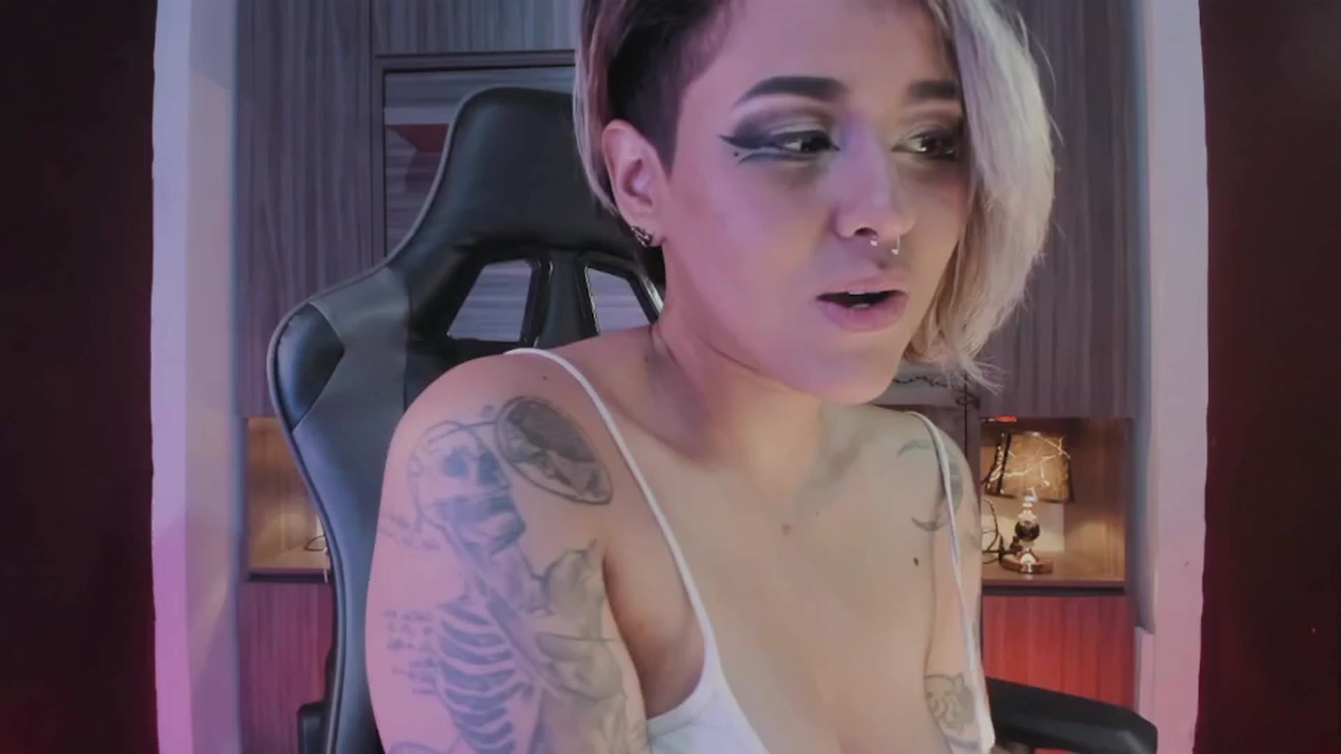 Gallery image thumbnail from AbraxxysRadio's myfreecams stream on, 01/25/2025, 24:02 image 13 of 20