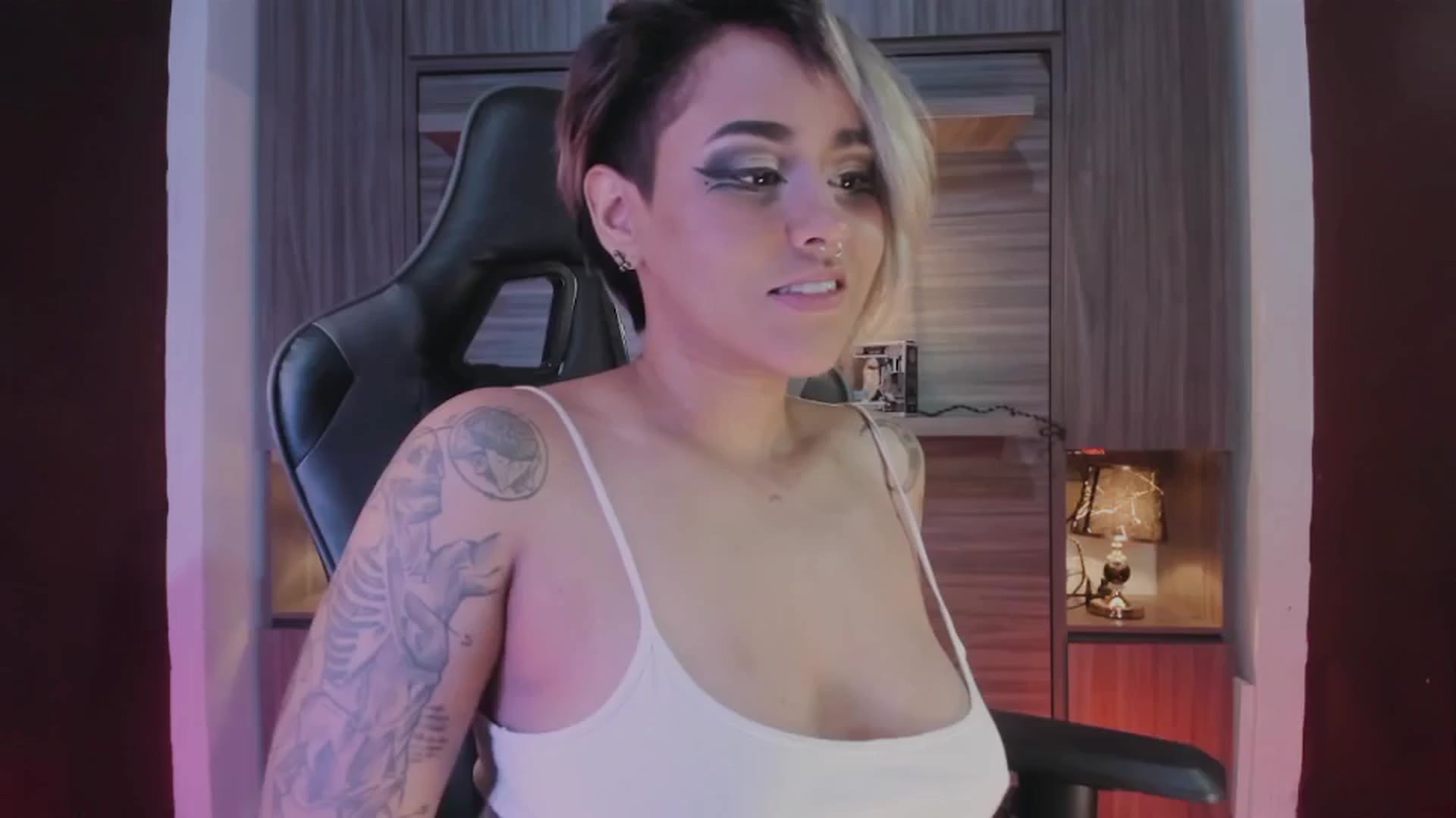Gallery image thumbnail from AbraxxysRadio's myfreecams stream on, 01/25/2025, 24:02 image 1 of 20