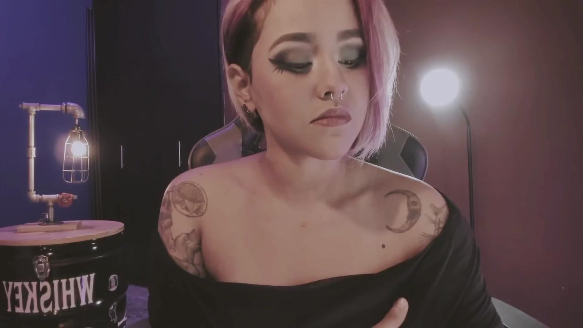 Gallery image thumbnail from AbraxxysRadio's myfreecams stream on, 02/17/2025, 23:03 image 5 of 20