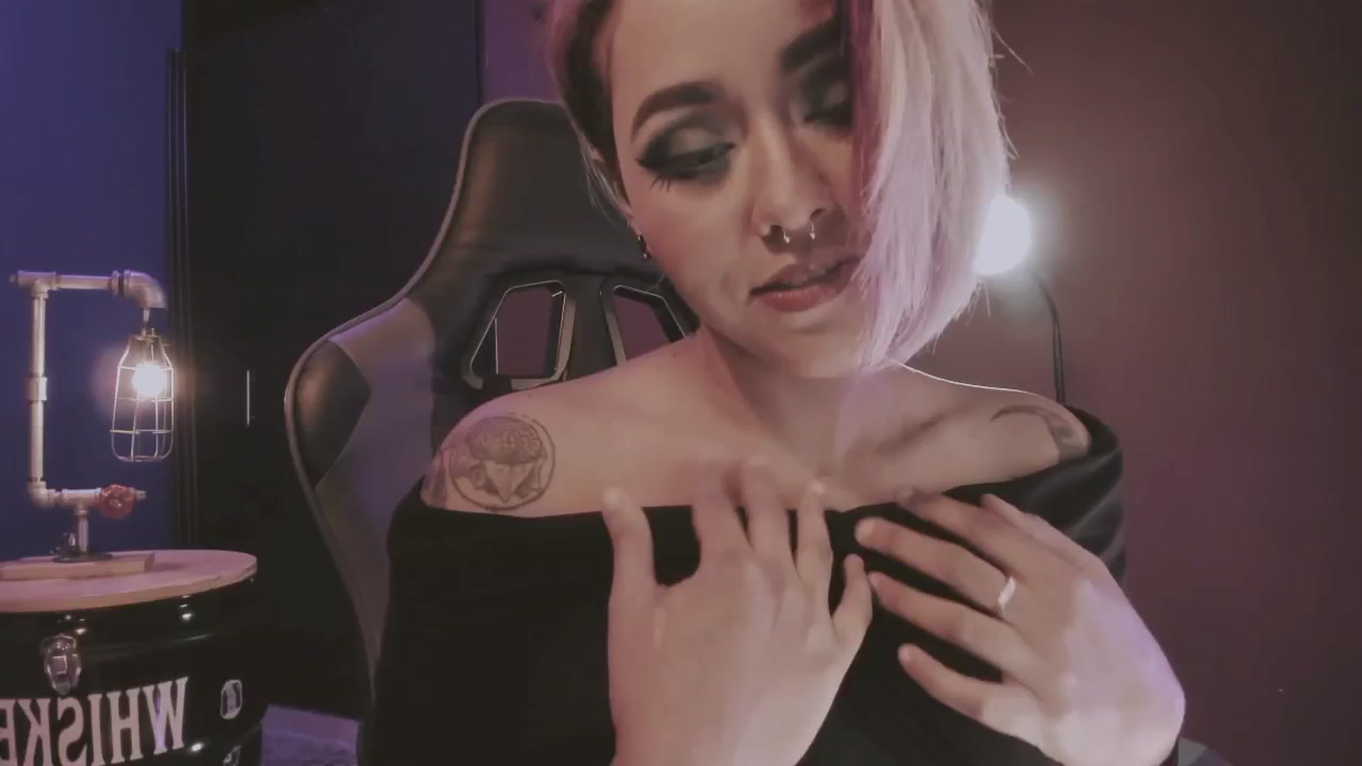 Gallery image thumbnail from AbraxxysRadio's myfreecams stream on, 02/17/2025, 23:03 image 13 of 20