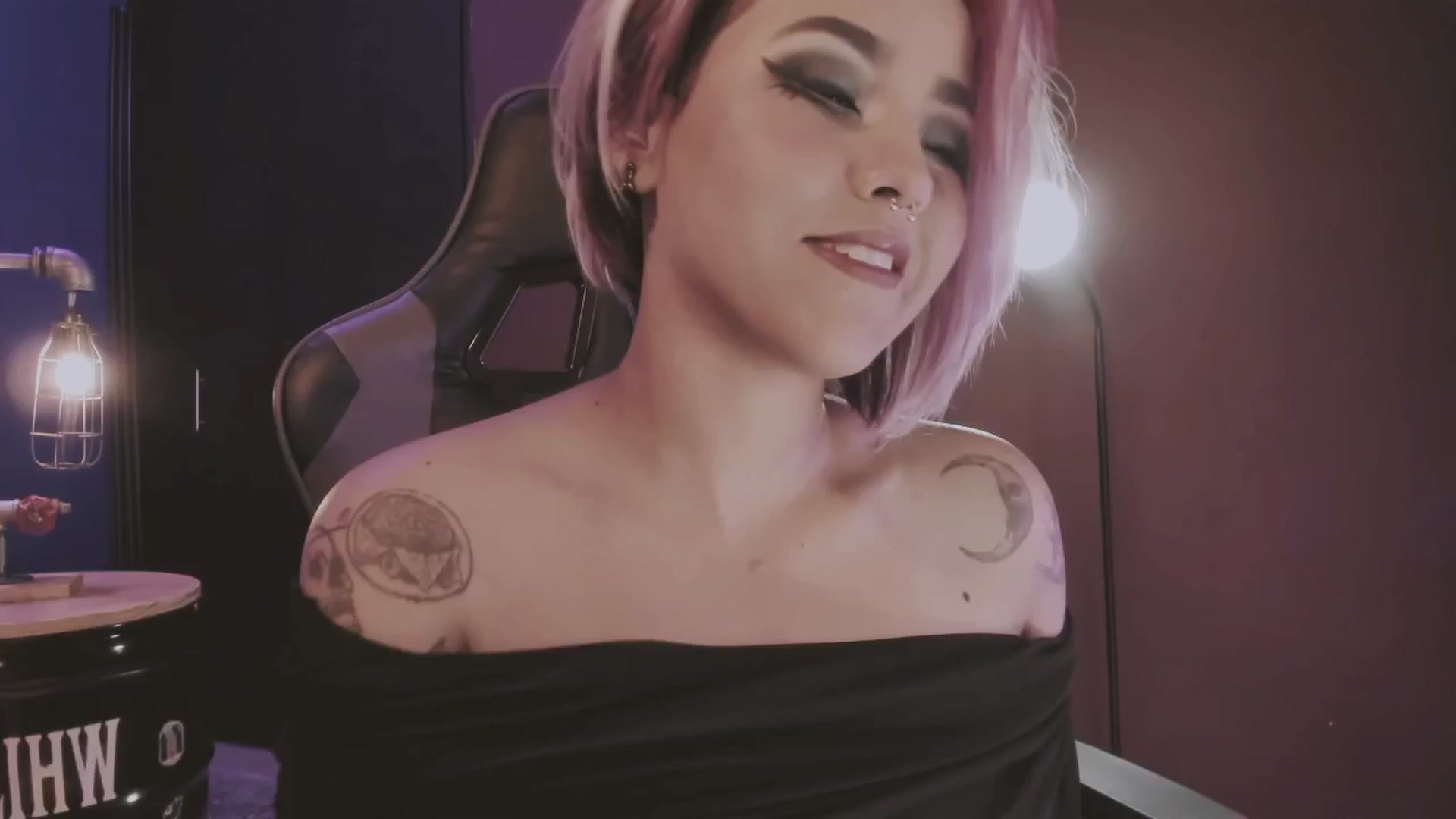Gallery image thumbnail from AbraxxysRadio's myfreecams stream on, 02/18/2025, 01:54 image 12 of 20
