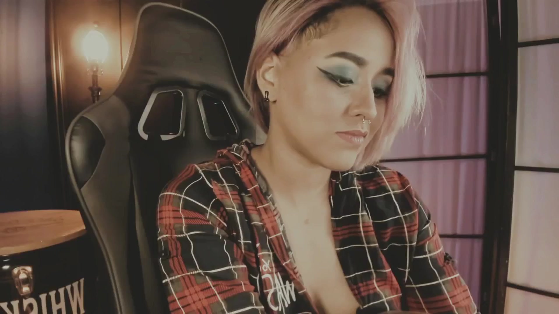 Gallery image thumbnail from AbraxxysRadio's myfreecams stream on, 03/04/2025, 24:07 image 6 of 20