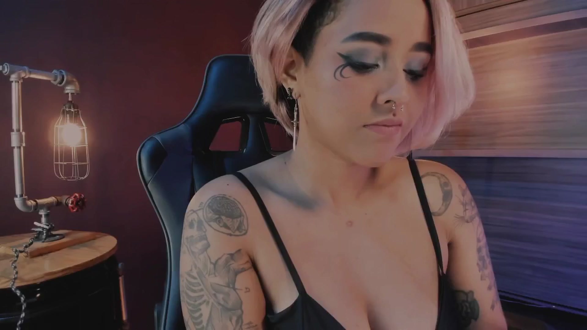 Gallery image thumbnail from AbraxxysRadio's myfreecams stream on, 04/02/2025, 02:10 image 4 of 20
