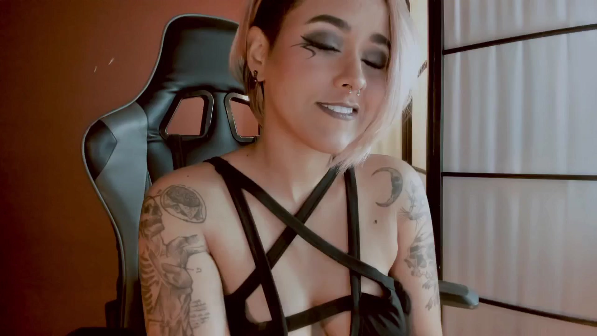 Gallery image thumbnail from AbraxxysRadio's myfreecams stream on, 04/08/2025, 01:24 image 9 of 20