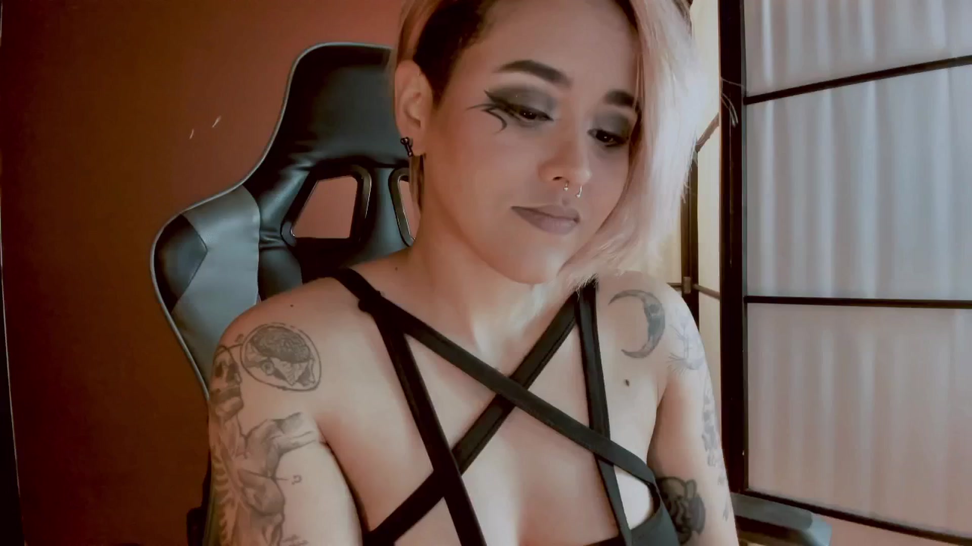Gallery image thumbnail from AbraxxysRadio's myfreecams stream on, 04/08/2025, 01:24 image 13 of 20