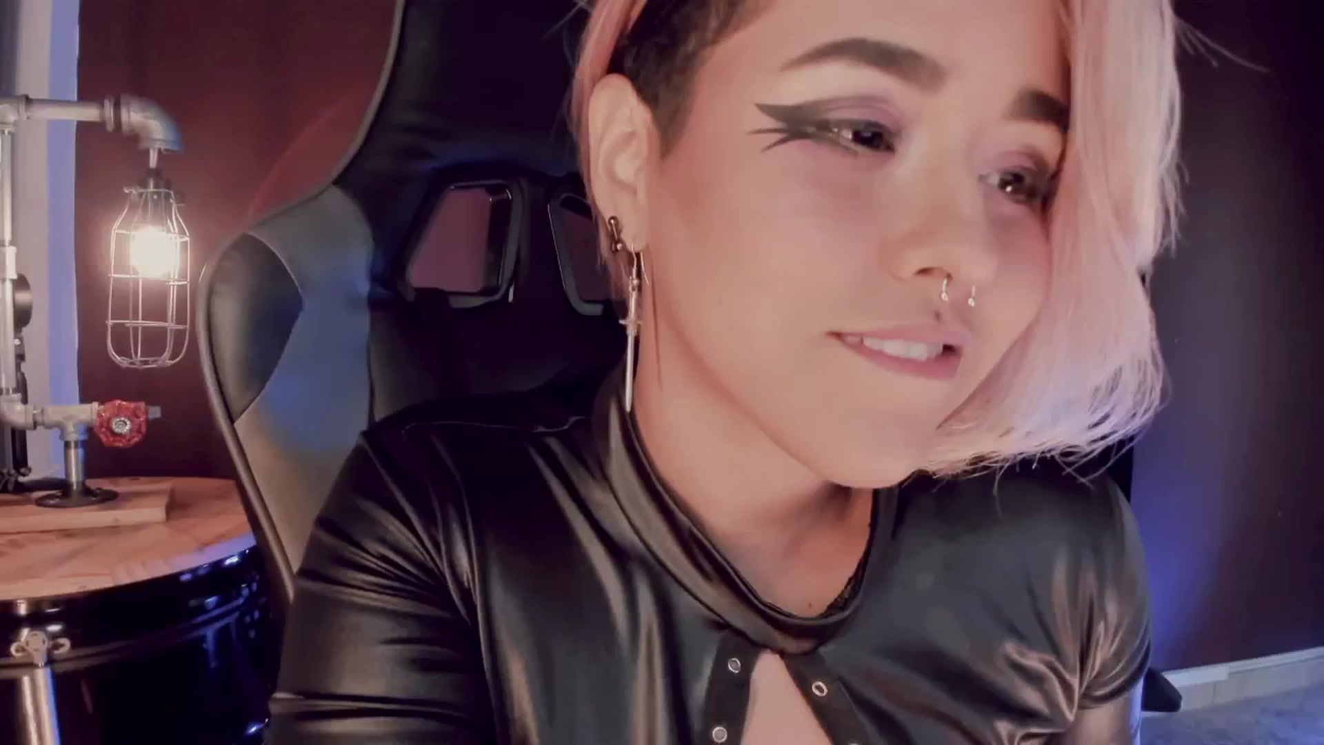 Gallery image thumbnail from AbraxxysRadio's myfreecams stream on, 04/11/2025, 01:54 image 13 of 20