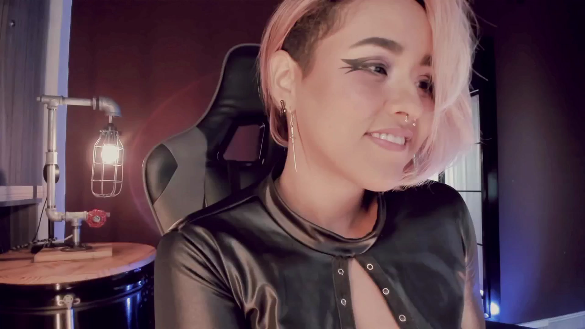 Gallery image thumbnail from AbraxxysRadio's myfreecams stream on, 04/11/2025, 01:54 image 20 of 20
