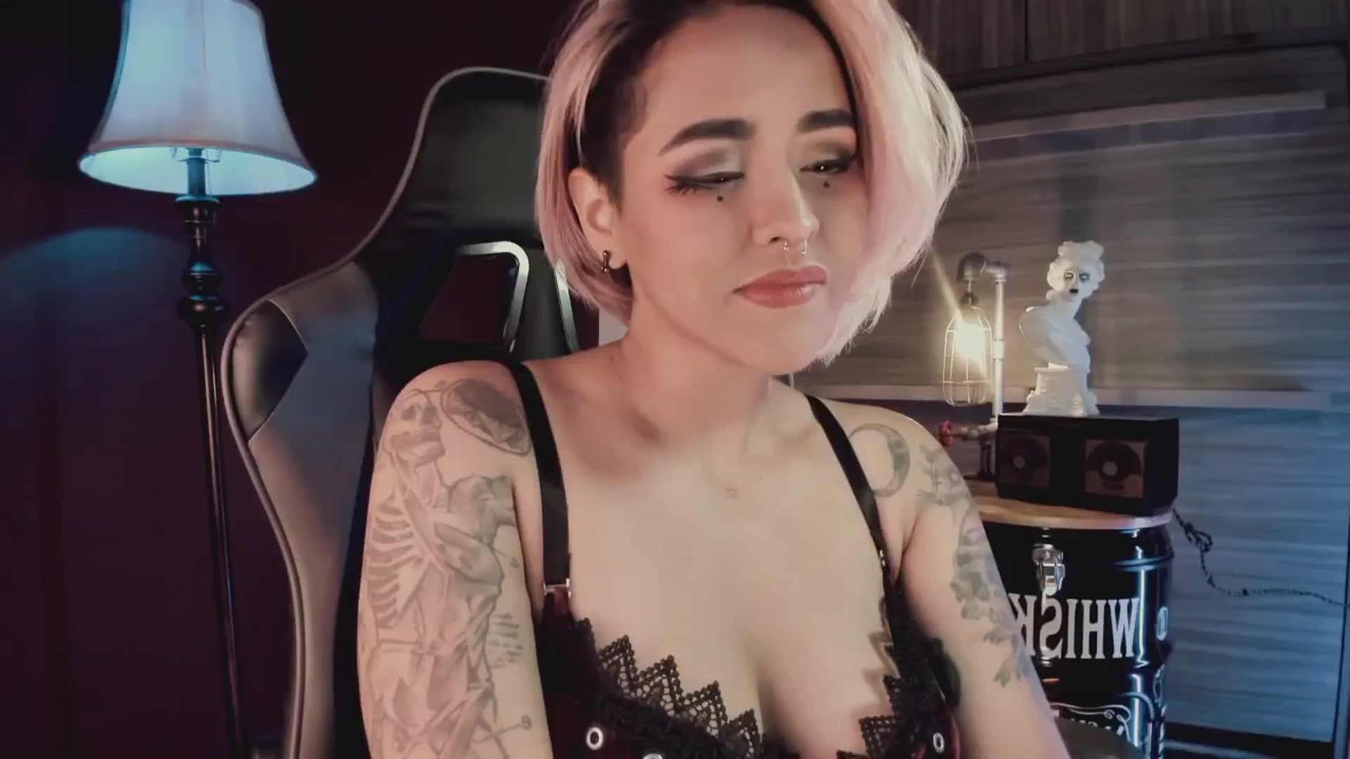 Gallery image thumbnail from AbraxxysRadio's myfreecams stream on, 04/11/2025, 23:54 image 6 of 20
