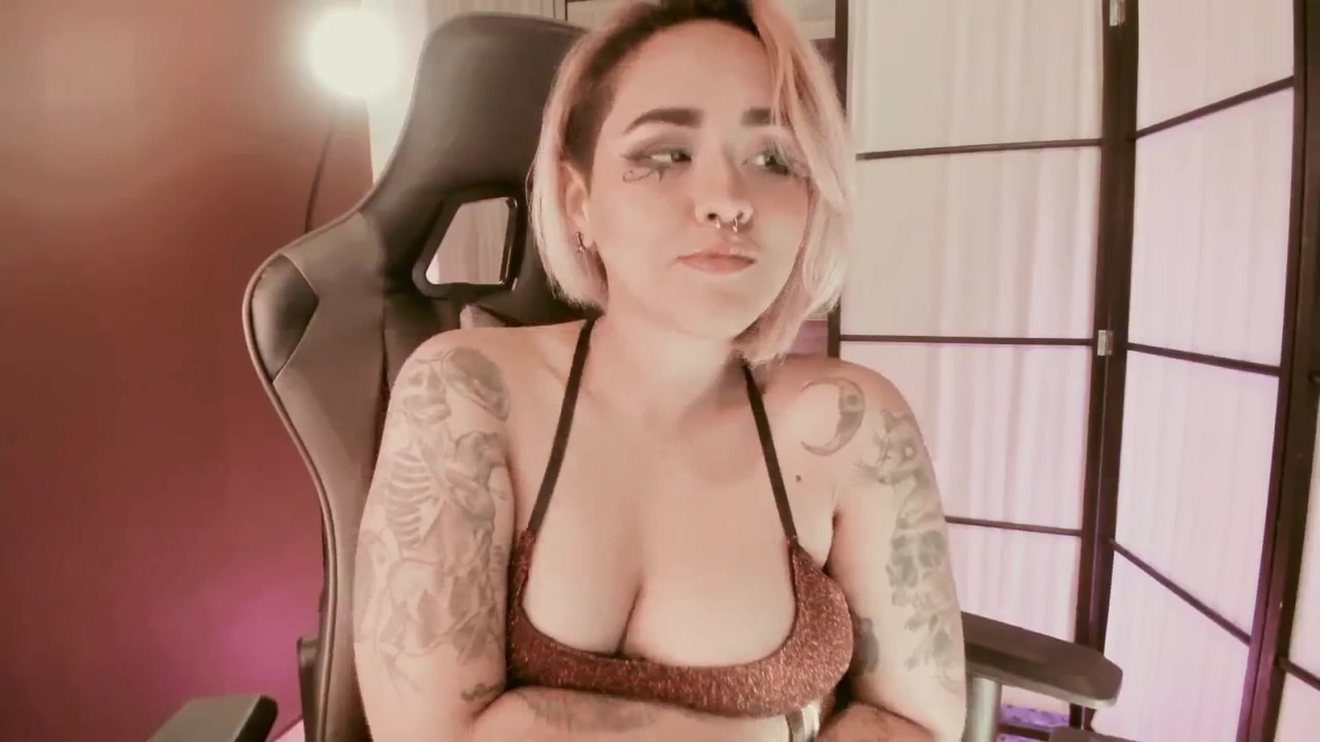 Gallery image thumbnail from AbraxxysRadio's myfreecams stream on, 04/16/2025, 01:59 image 6 of 20