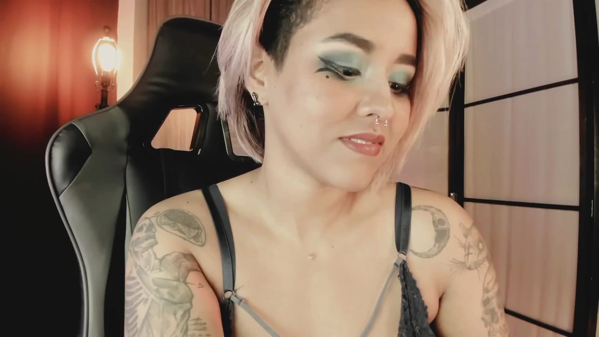 Gallery image thumbnail from AbraxxysRadio's myfreecams stream on, 04/17/2025, 02:06 image 10 of 20