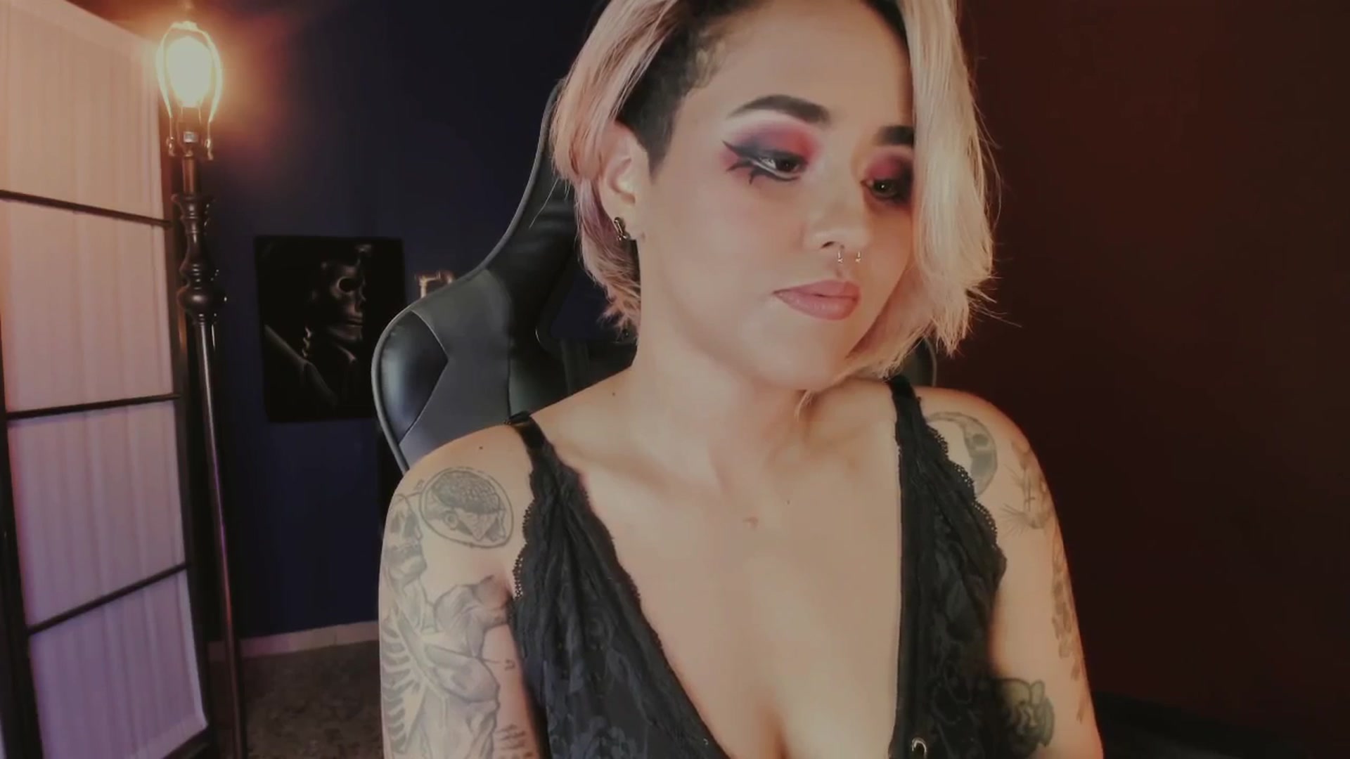 Gallery image thumbnail from AbraxxysRadio's myfreecams stream on, 04/17/2025, 23:50 image 2 of 20