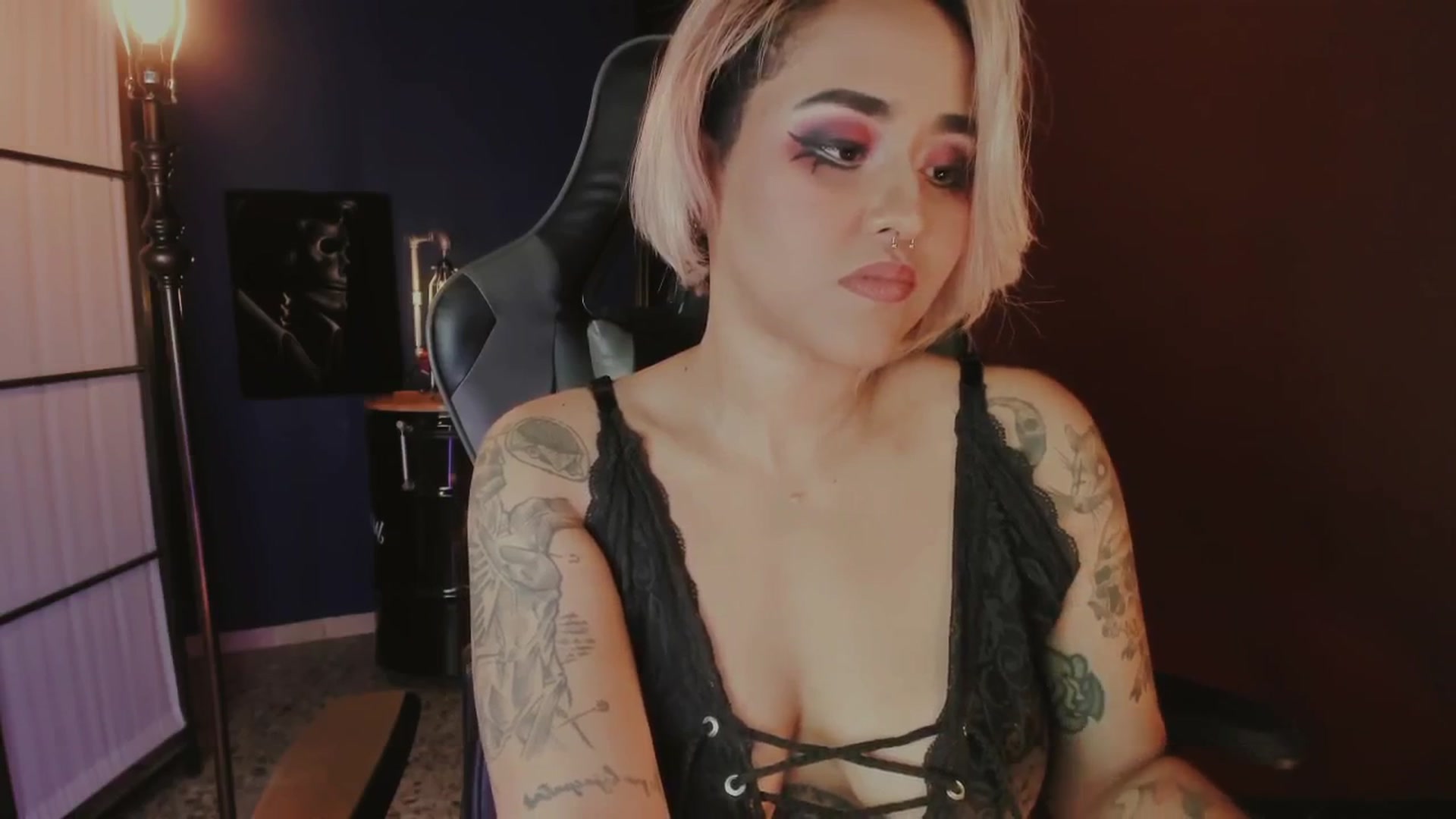 Gallery image thumbnail from AbraxxysRadio's myfreecams stream on, 04/17/2025, 23:50 image 8 of 20