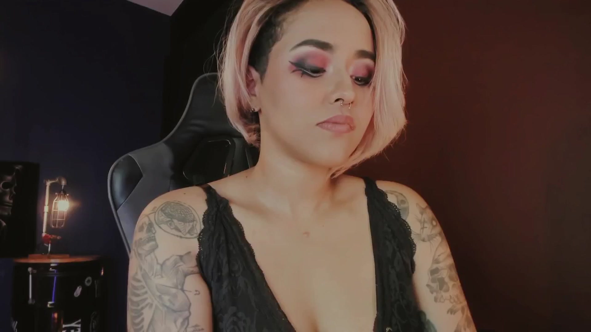 Gallery image thumbnail from AbraxxysRadio's myfreecams stream on, 04/18/2025, 24:38 image 2 of 20