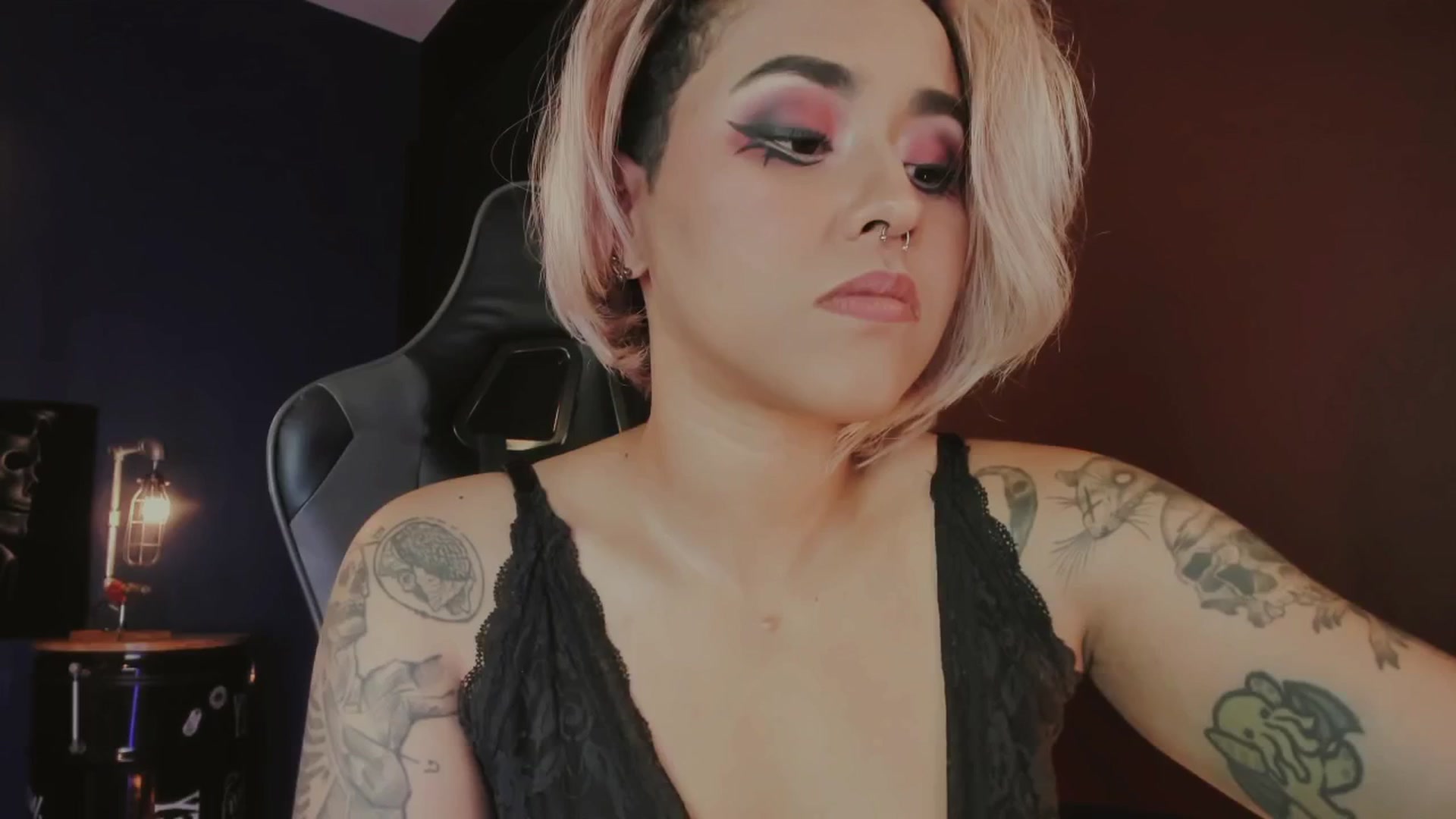 Gallery image thumbnail from AbraxxysRadio's myfreecams stream on, 04/18/2025, 24:38 image 3 of 20