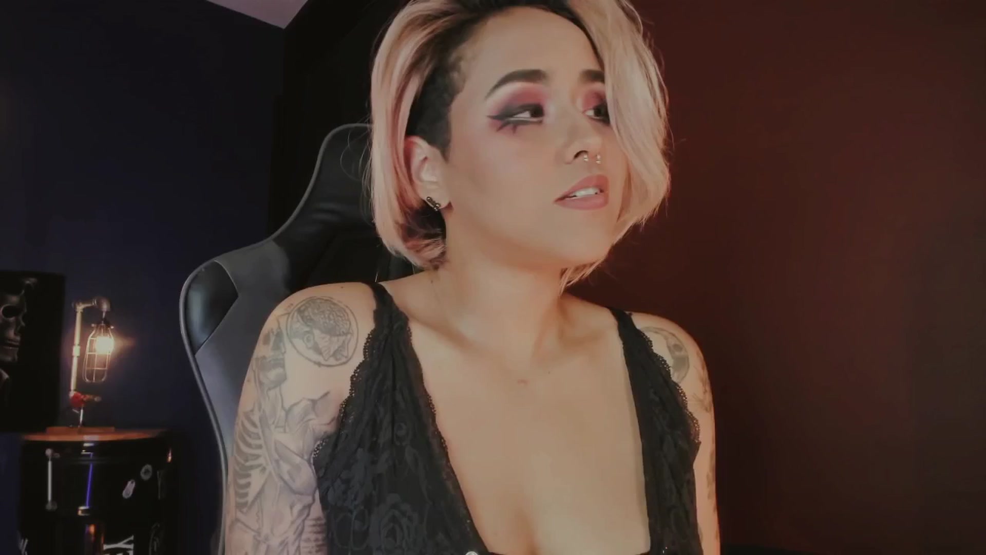 Gallery image thumbnail from AbraxxysRadio's myfreecams stream on, 04/18/2025, 24:38 image 4 of 20