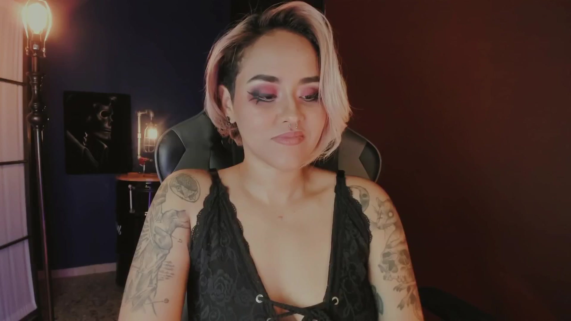 Gallery image thumbnail from AbraxxysRadio's myfreecams stream on, 04/18/2025, 01:16 image 17 of 20