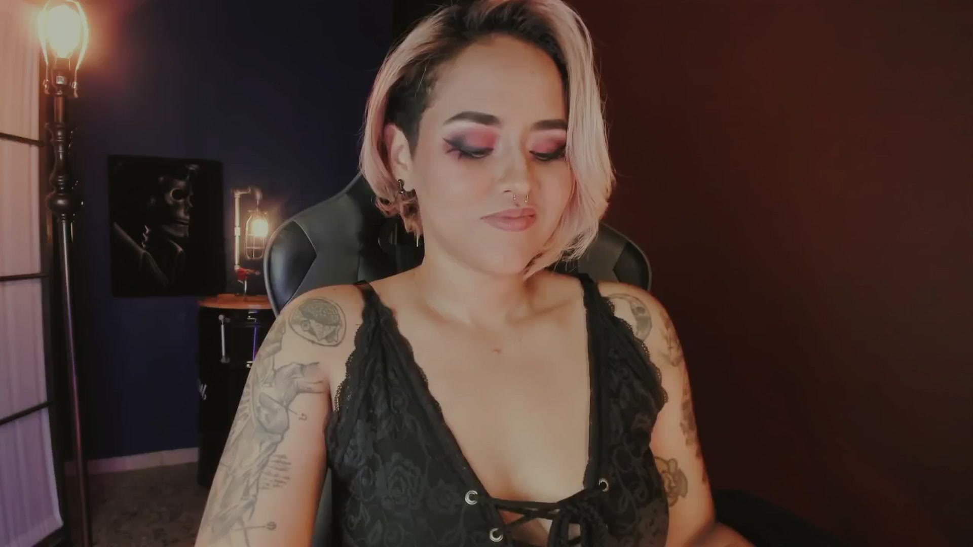 Gallery image thumbnail from AbraxxysRadio's myfreecams stream on, 04/18/2025, 01:16 image 15 of 20