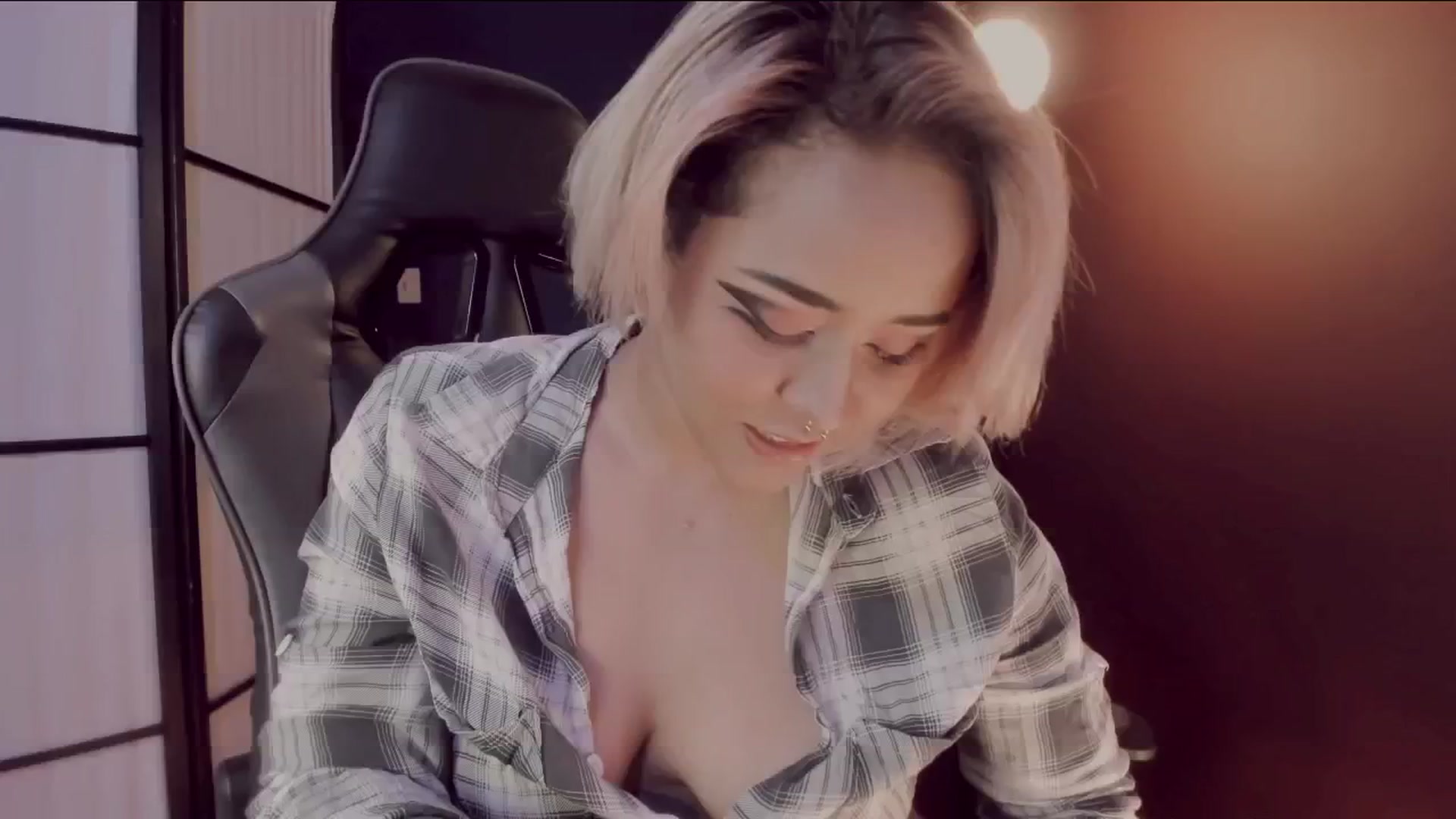 Gallery image thumbnail from AbraxxysRadio's myfreecams stream on, 04/22/2025, 24:01 image 15 of 20