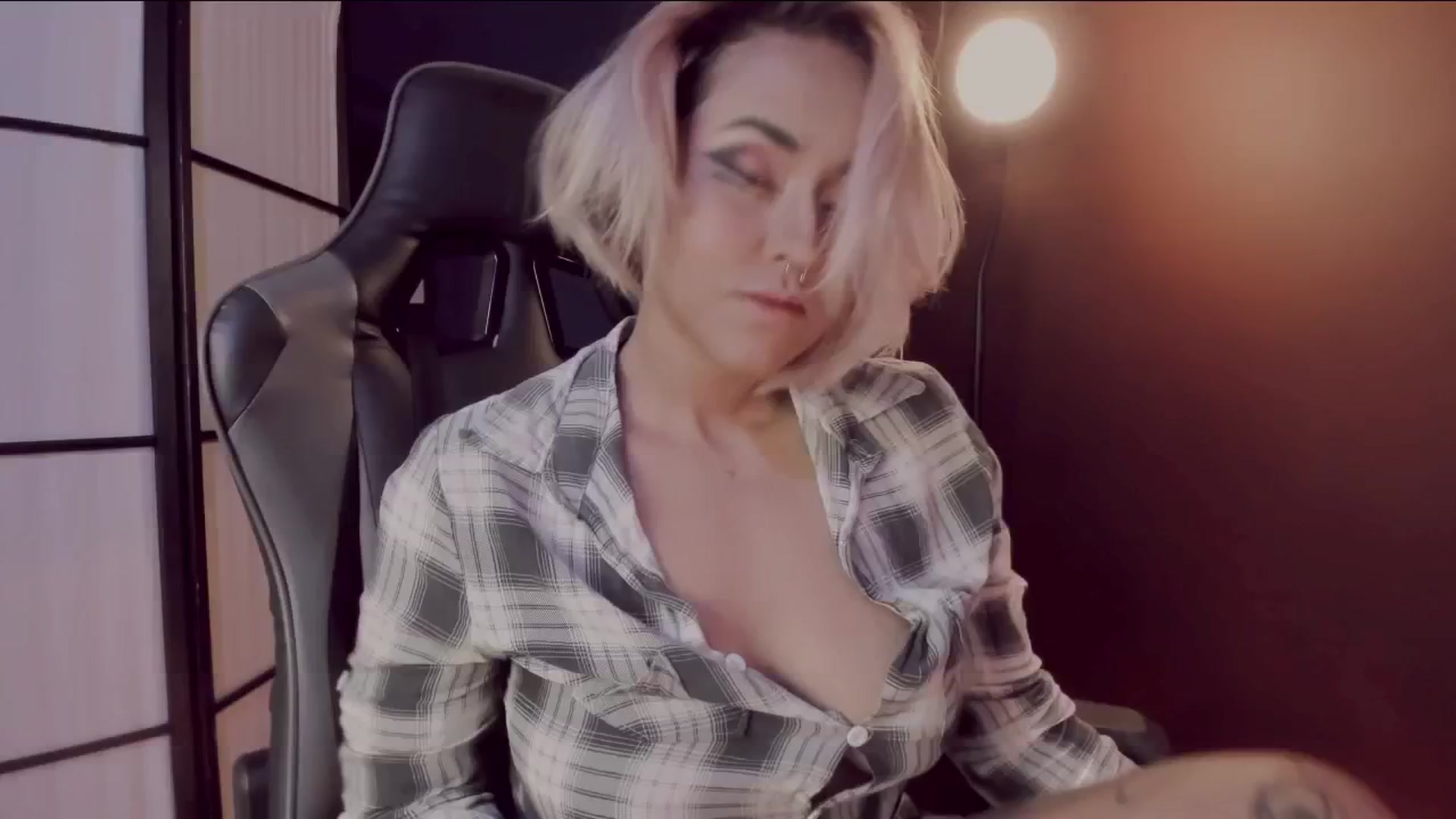 Gallery image thumbnail from AbraxxysRadio's myfreecams stream on, 04/22/2025, 24:01 image 7 of 20