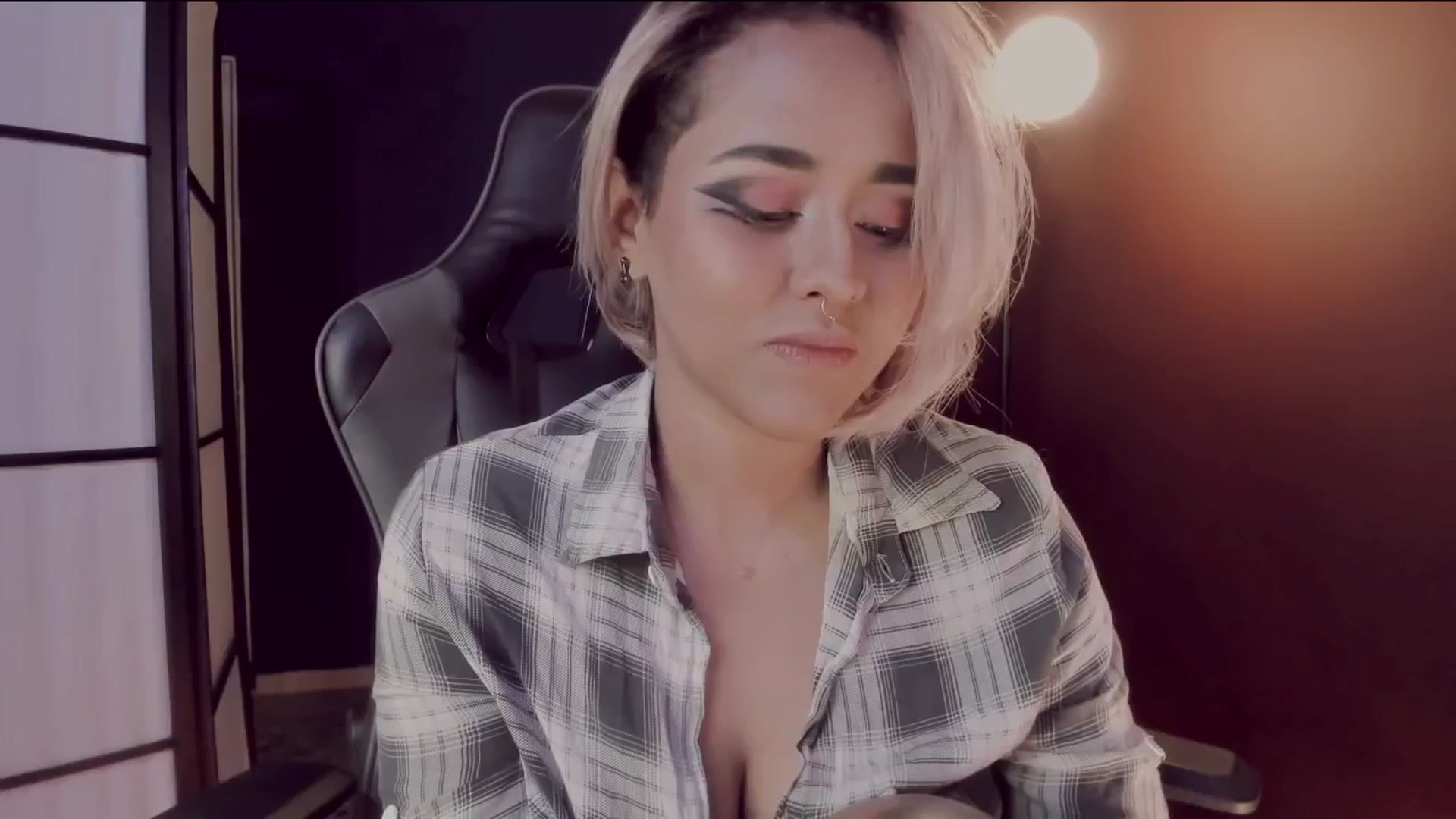 Gallery image thumbnail from AbraxxysRadio's myfreecams stream on, 04/22/2025, 02:32 image 5 of 20