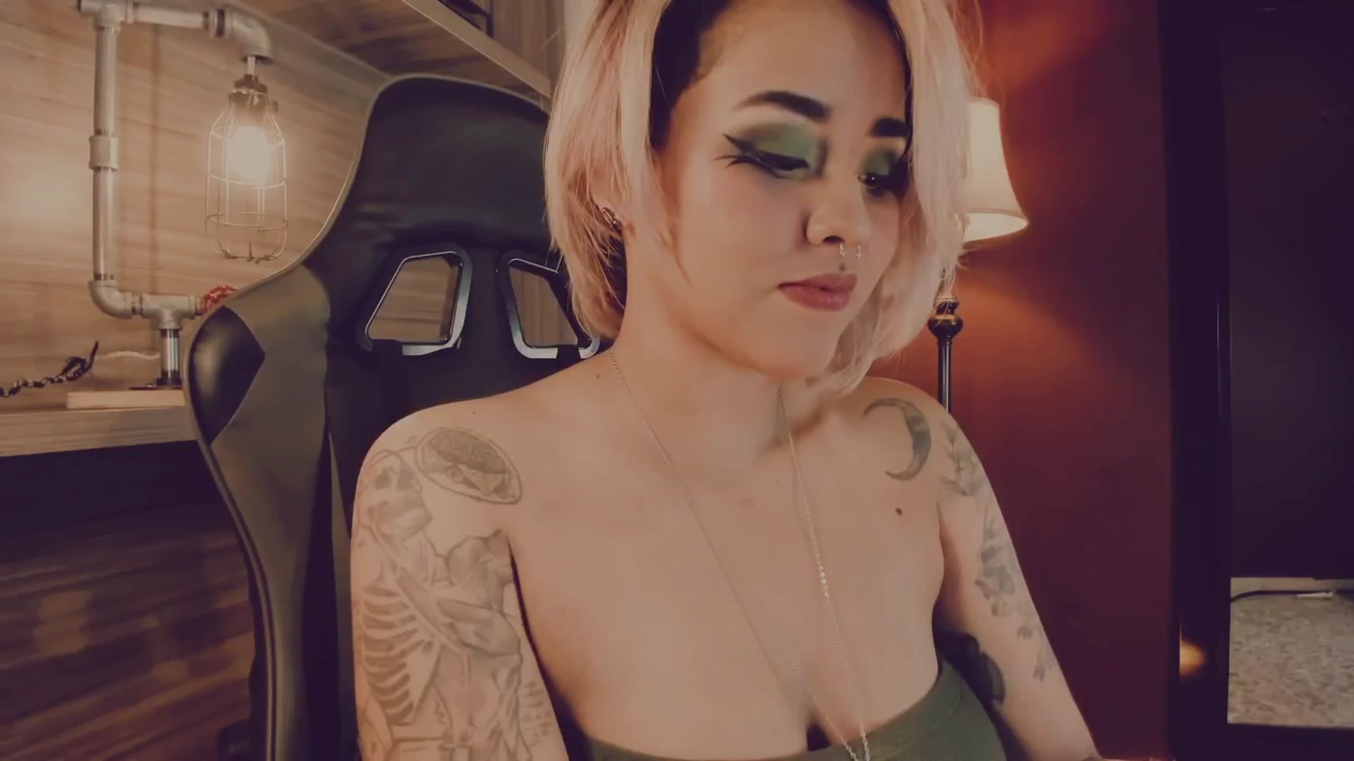 Gallery image thumbnail from AbraxxysRadio's myfreecams stream on, 04/29/2025, 24:02 image 15 of 20