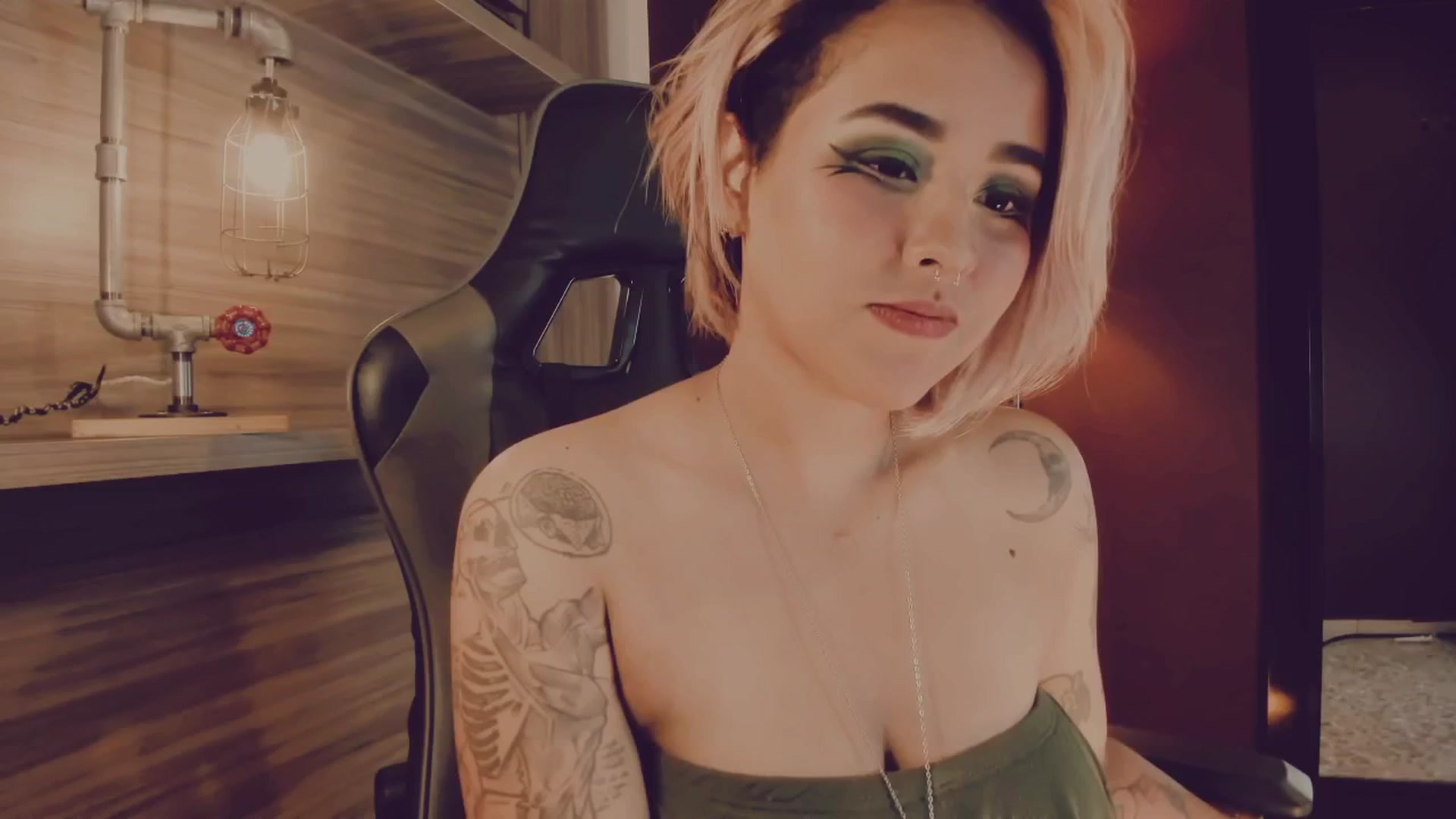 Gallery image thumbnail from AbraxxysRadio's myfreecams stream on, 04/29/2025, 24:02 image 18 of 20